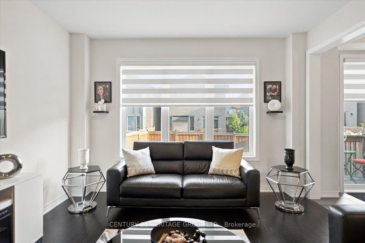 100 Mondial Crescent E Property Photo 16