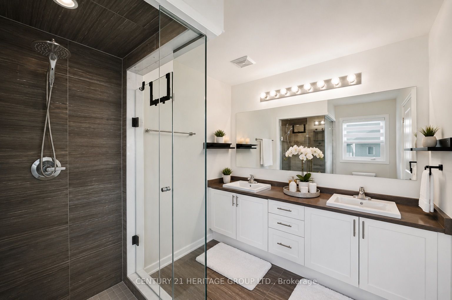 100 Mondial Crescent E Property Photo 25