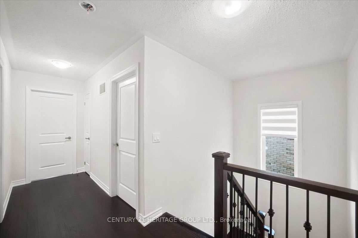 100 Mondial Crescent E Property Photo 27