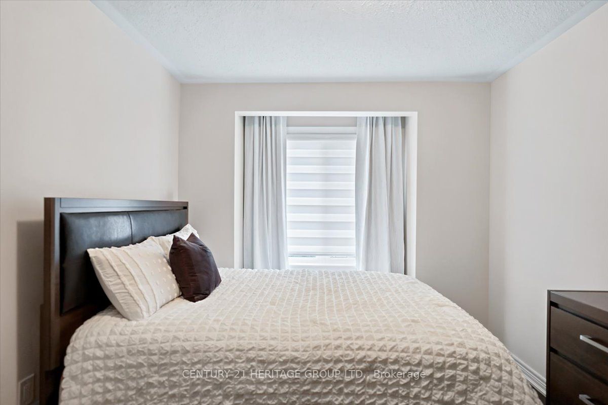 100 Mondial Crescent E Property Photo 28
