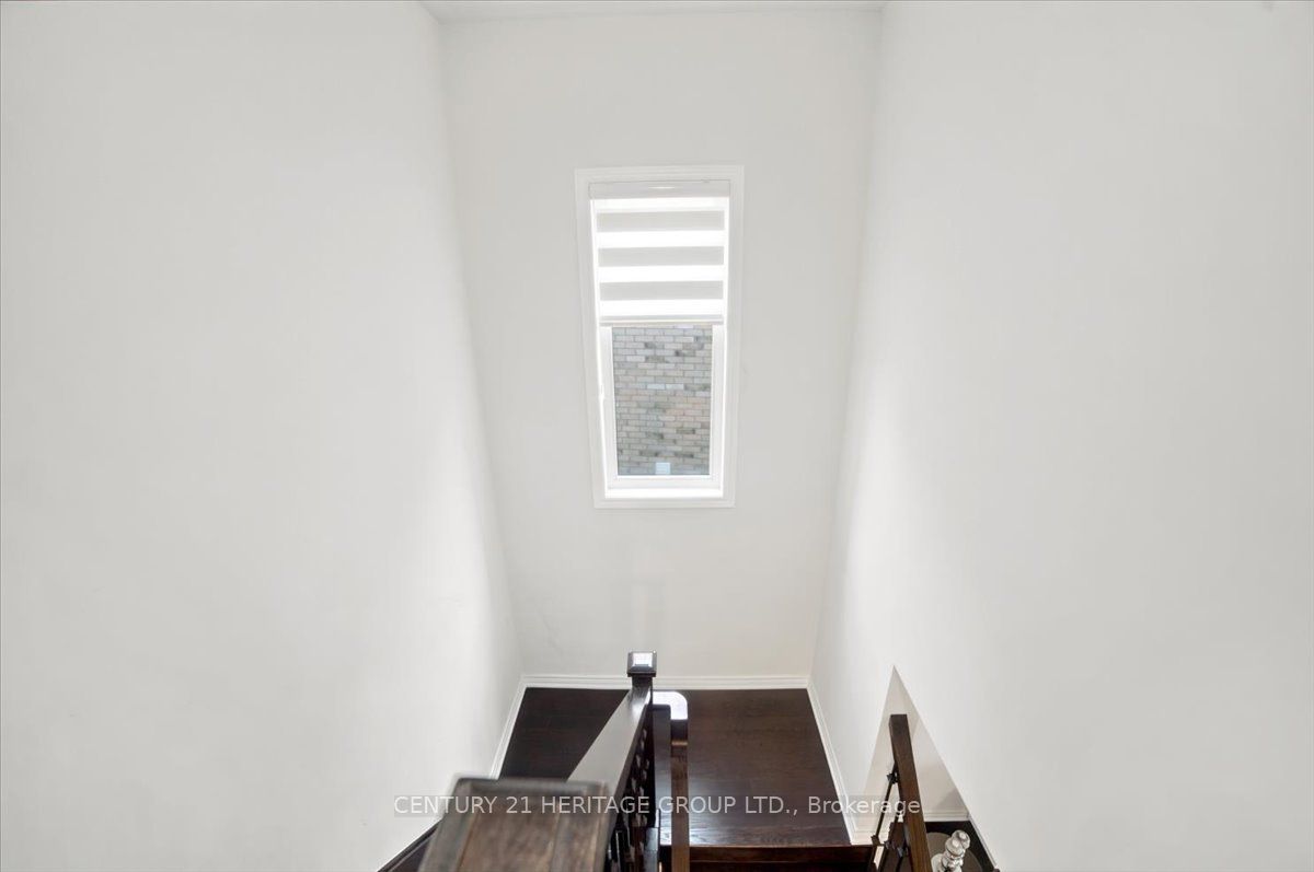100 Mondial Crescent E Property Photo 31