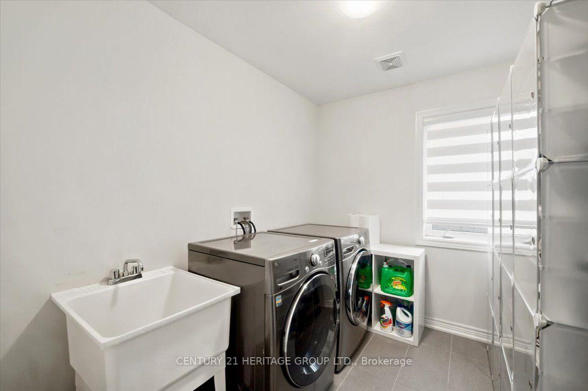 100 Mondial Crescent E Property Photo 32