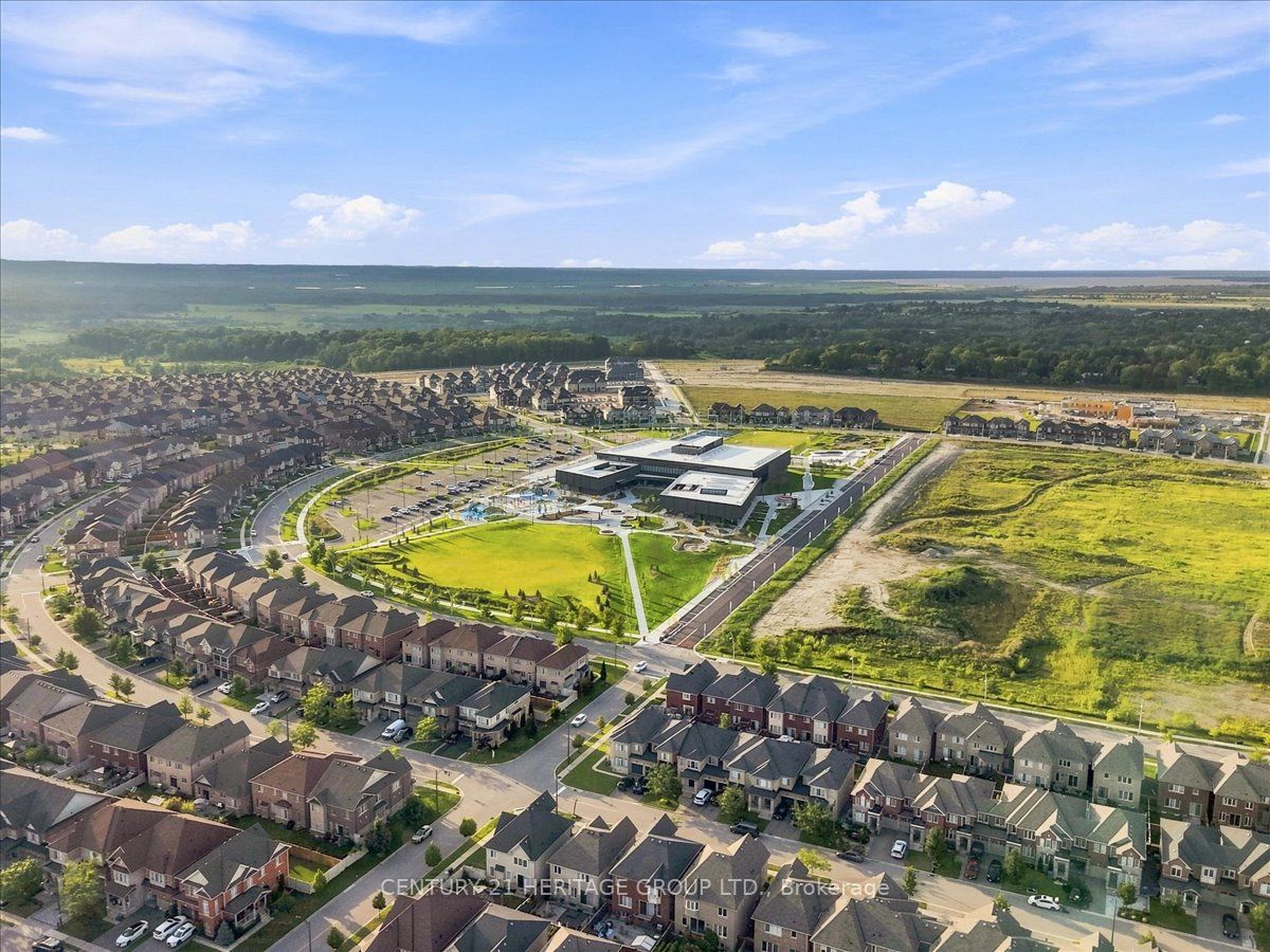 100 Mondial Crescent E Property Photo 39