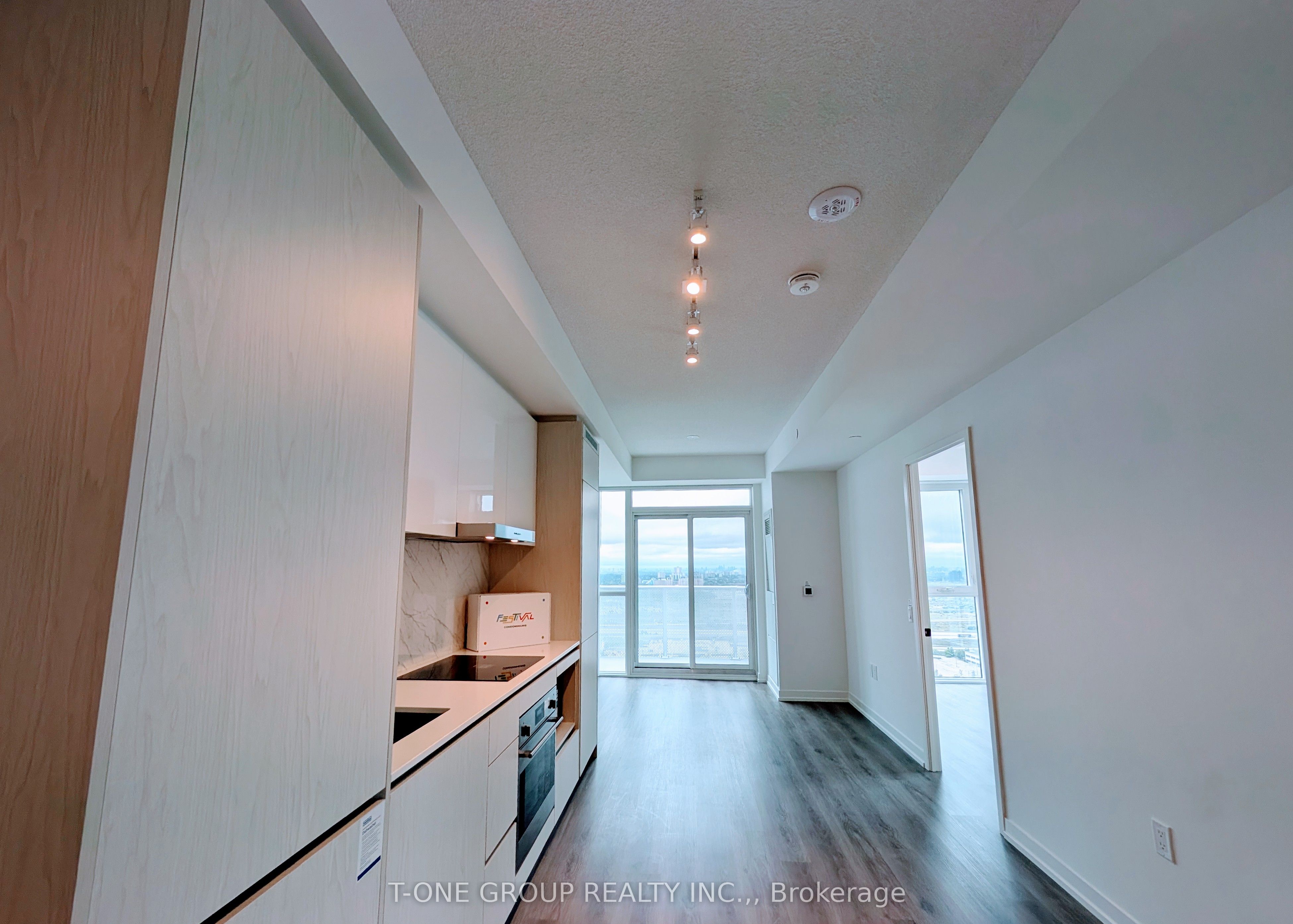 28 Interchange Way 3512 Property Photo 2