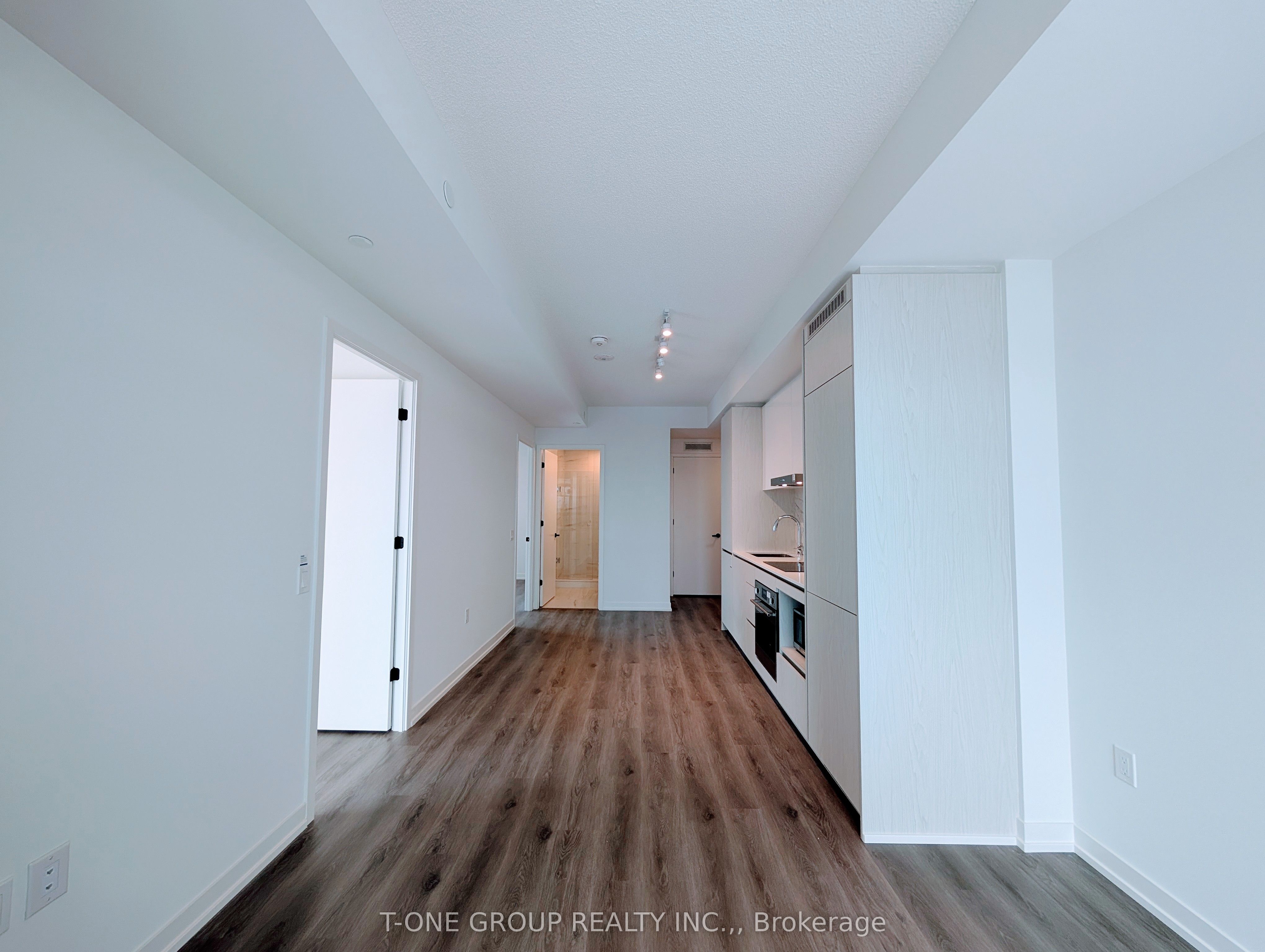 28 Interchange Way 3512 Property Photo 4