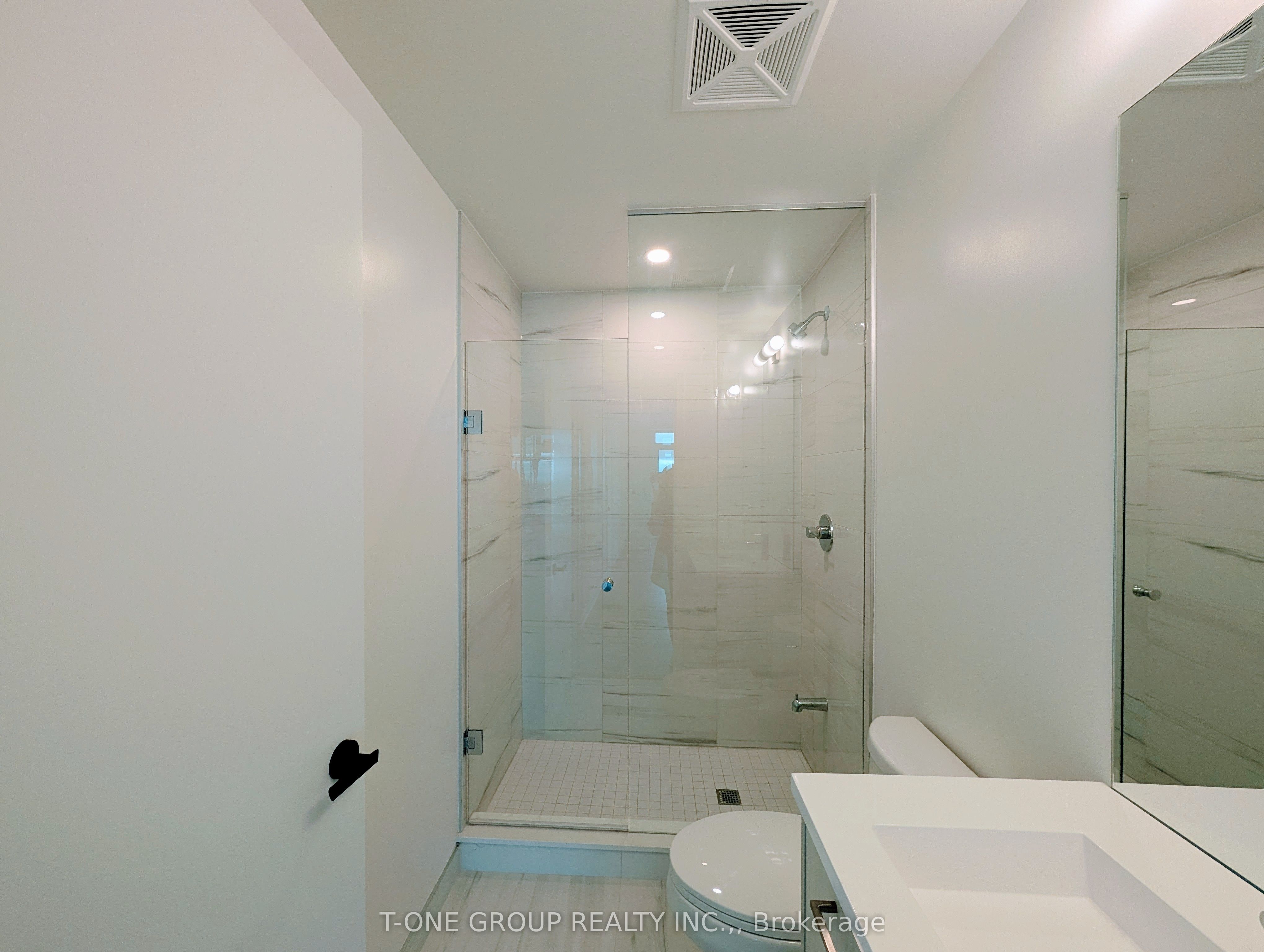 28 Interchange Way 3512 Property Photo 8