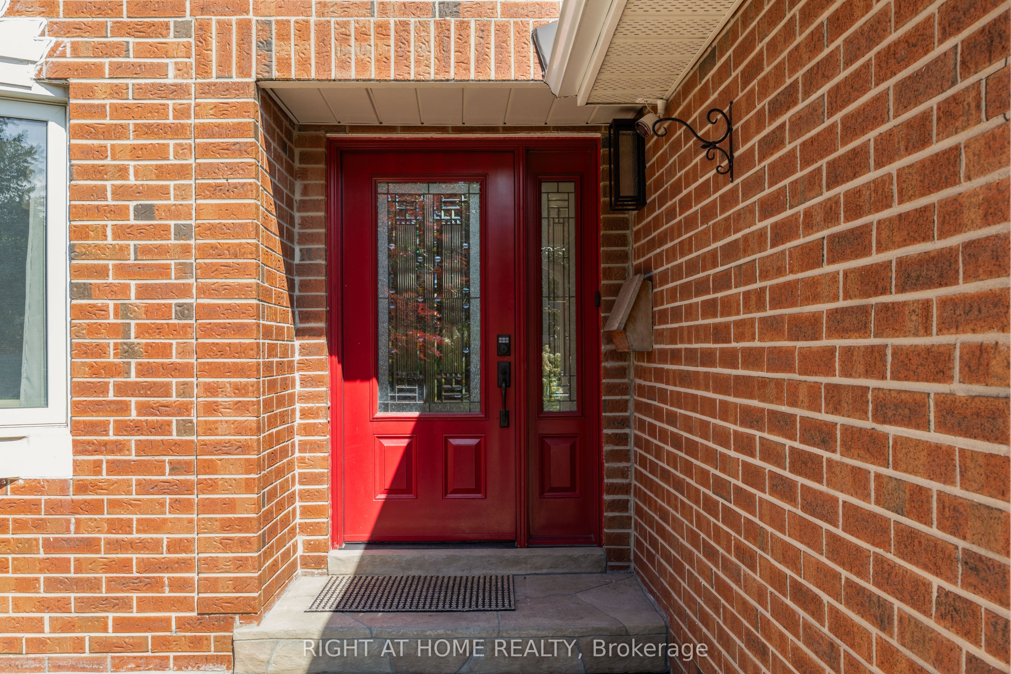 262 Yorkshire Drive Property Photo 2