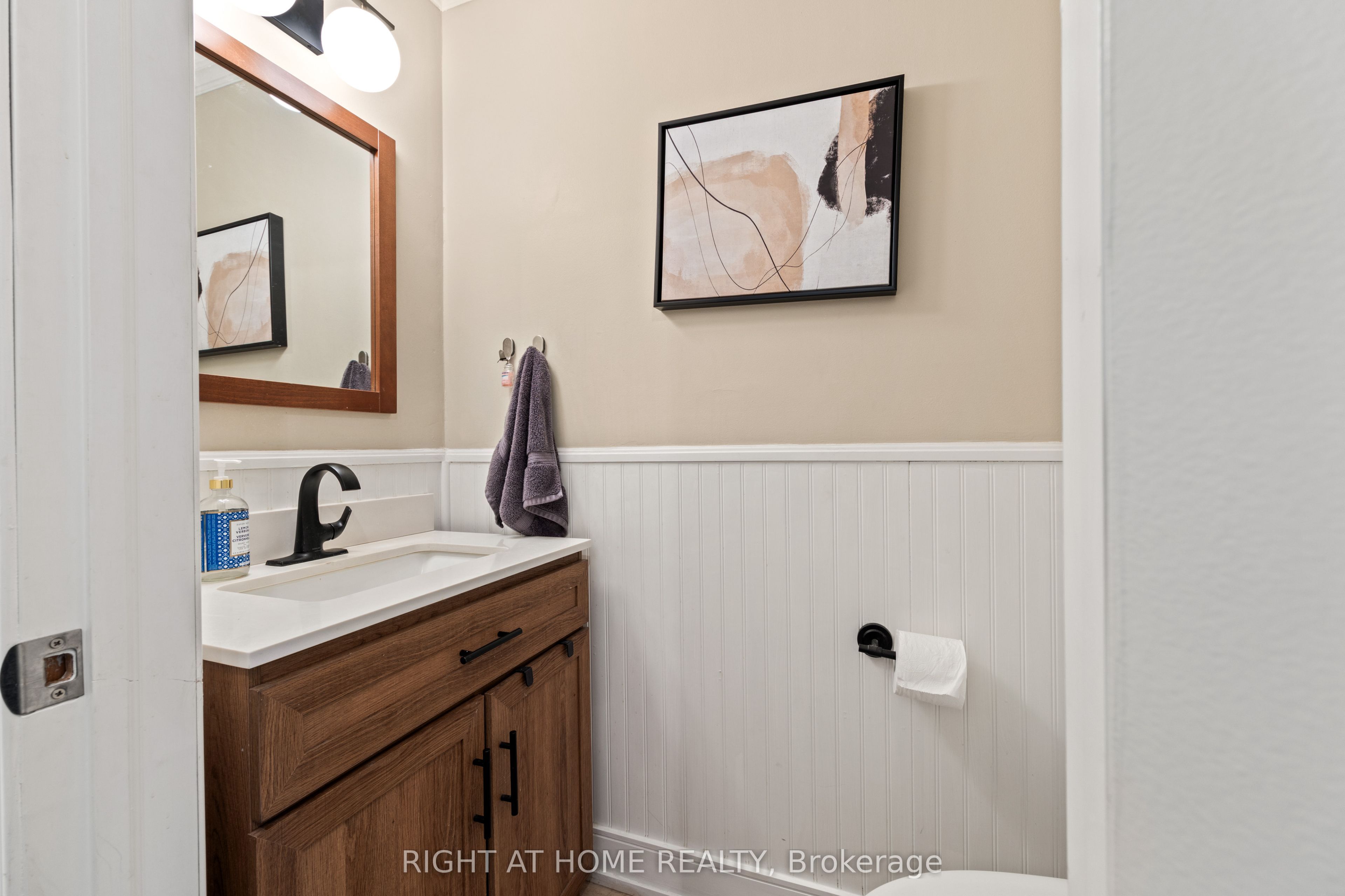262 Yorkshire Drive Property Photo 8