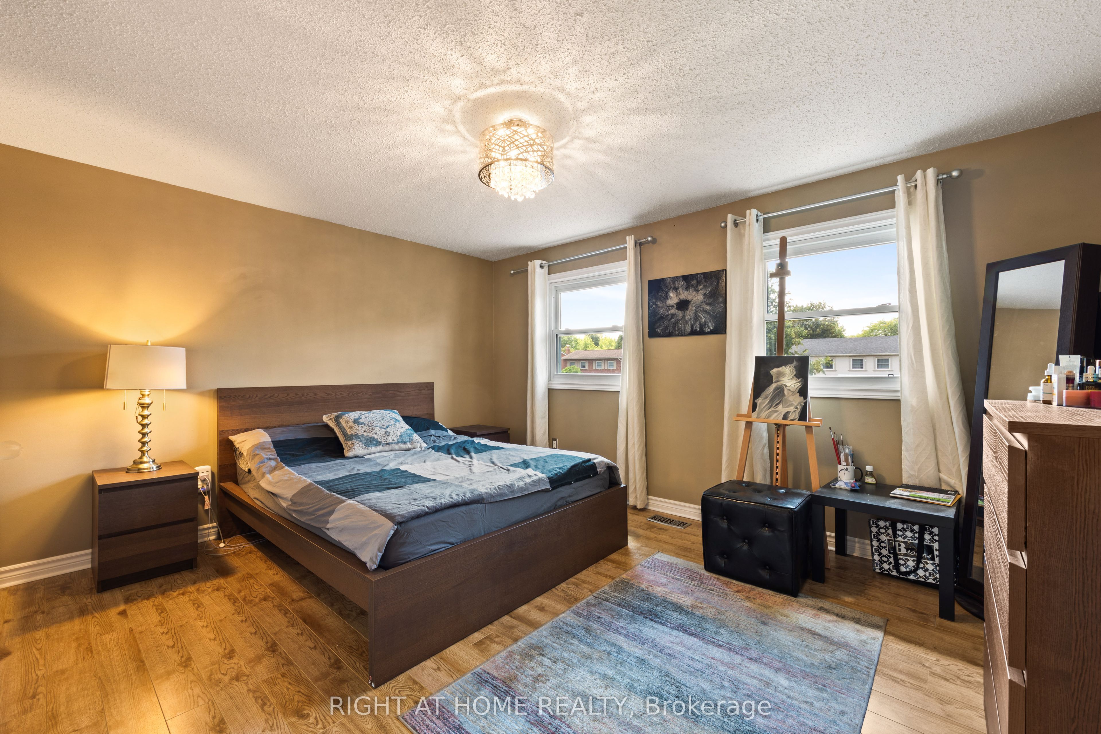 262 Yorkshire Drive Property Photo 17