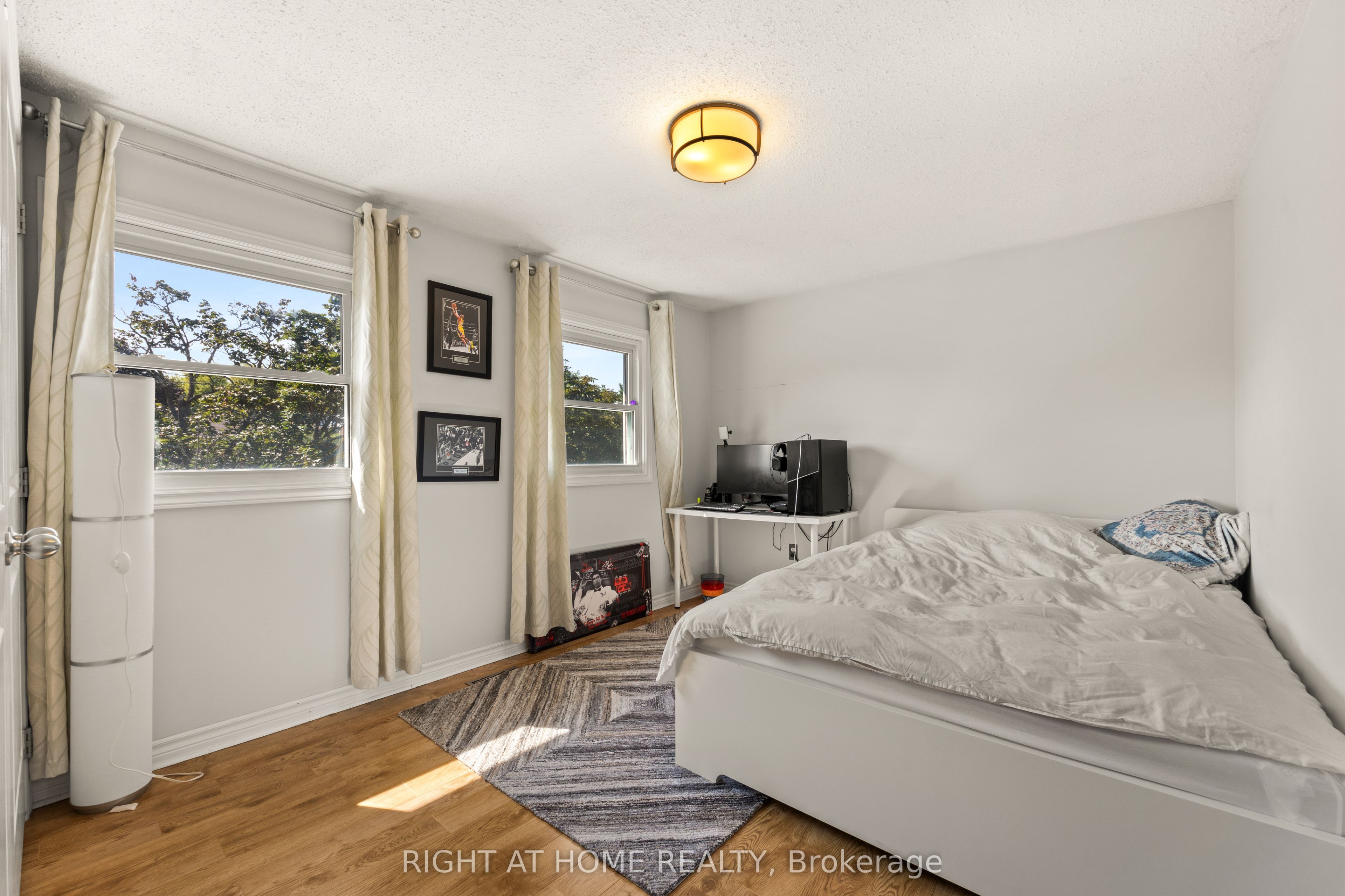 262 Yorkshire Drive Property Photo 18