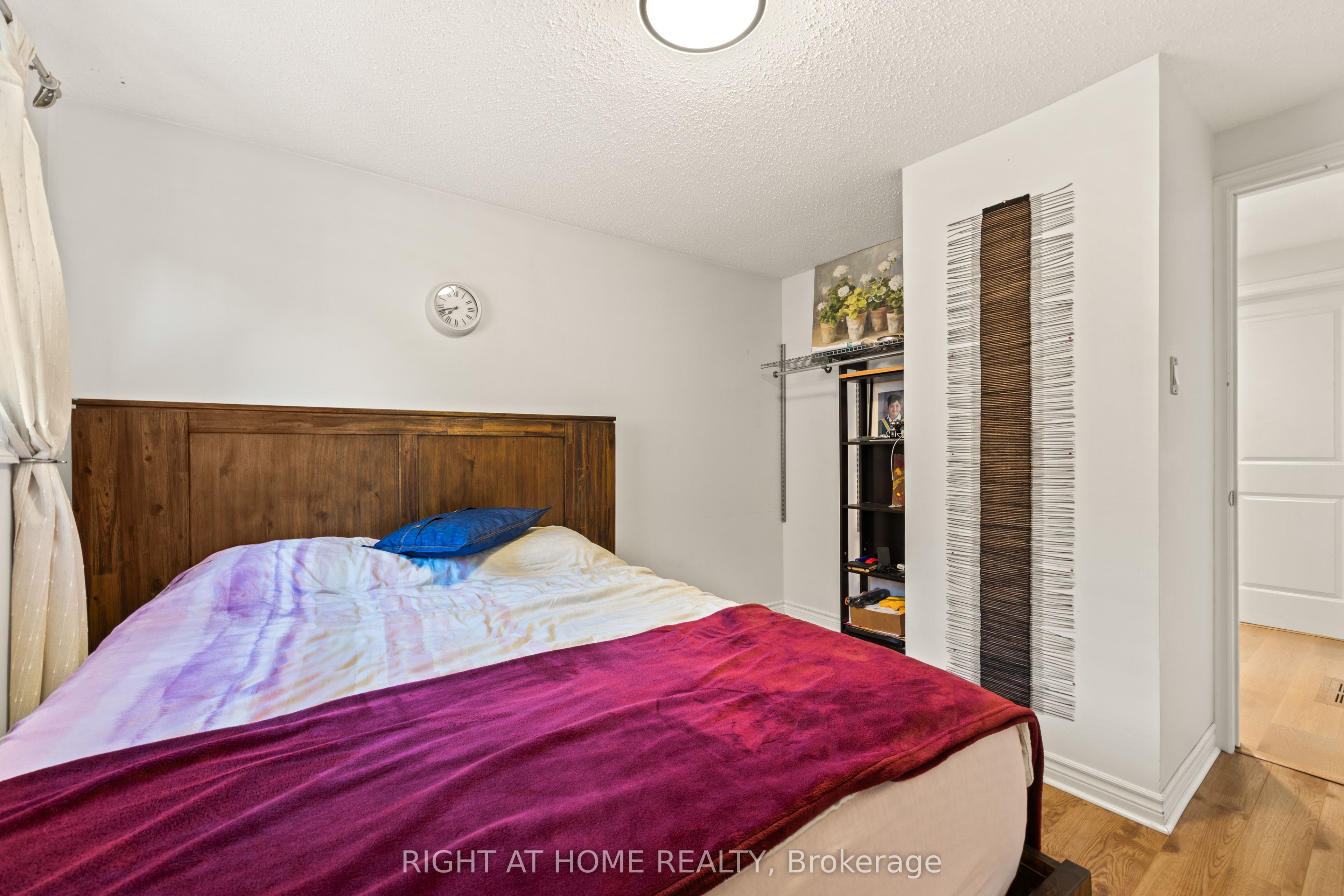 262 Yorkshire Drive Property Photo 19