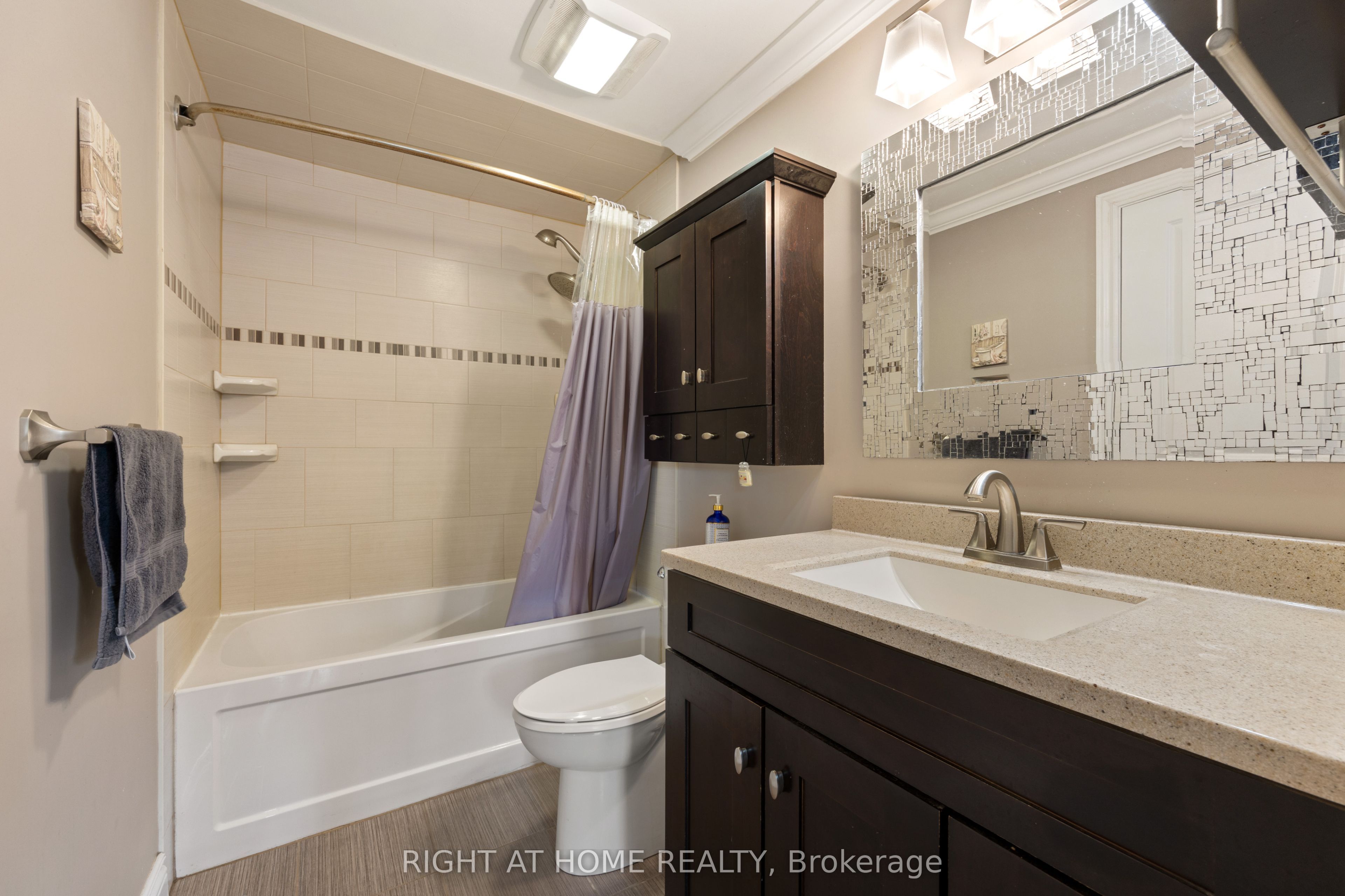 262 Yorkshire Drive Property Photo 20