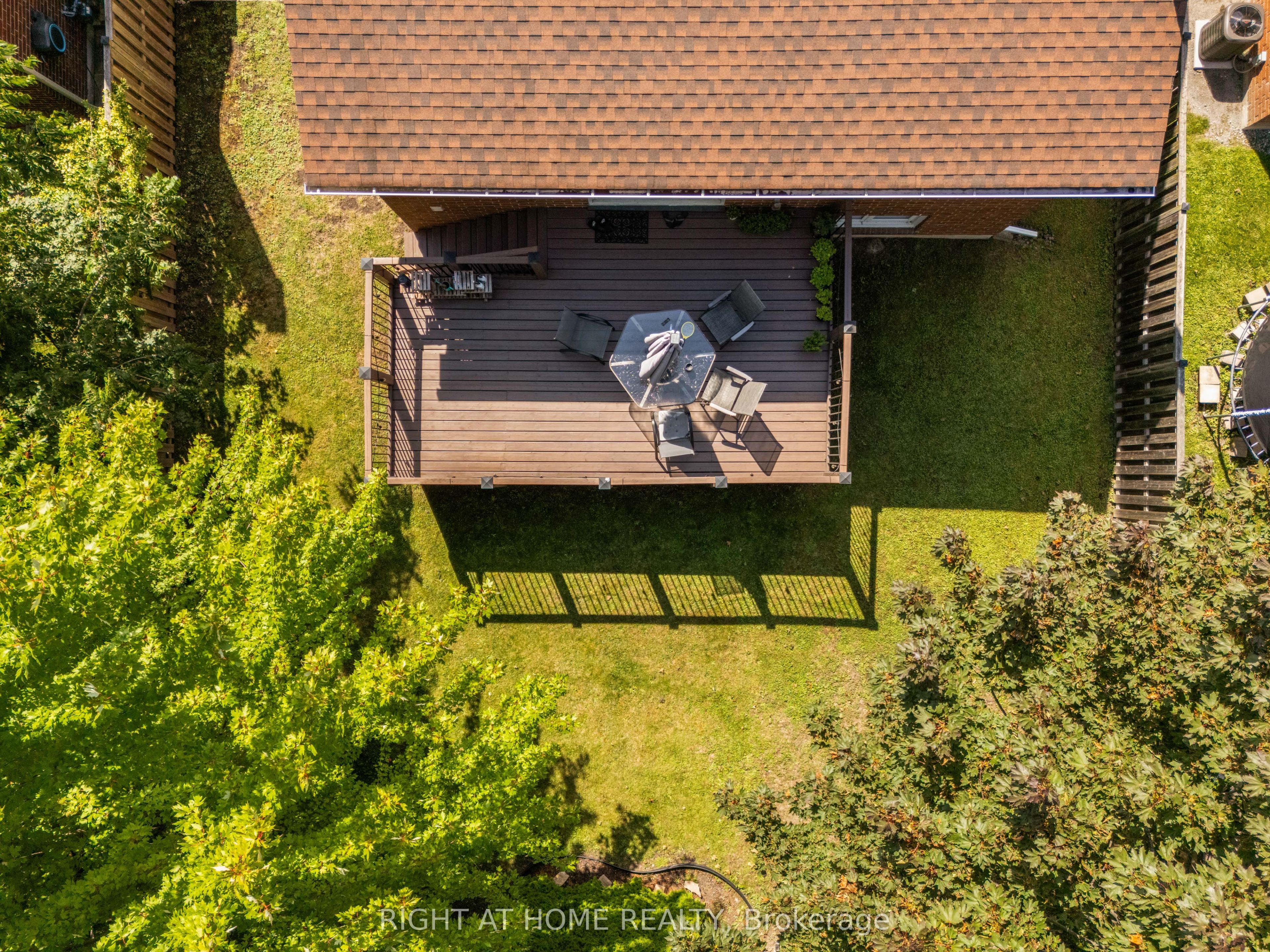 262 Yorkshire Drive Property Photo 25