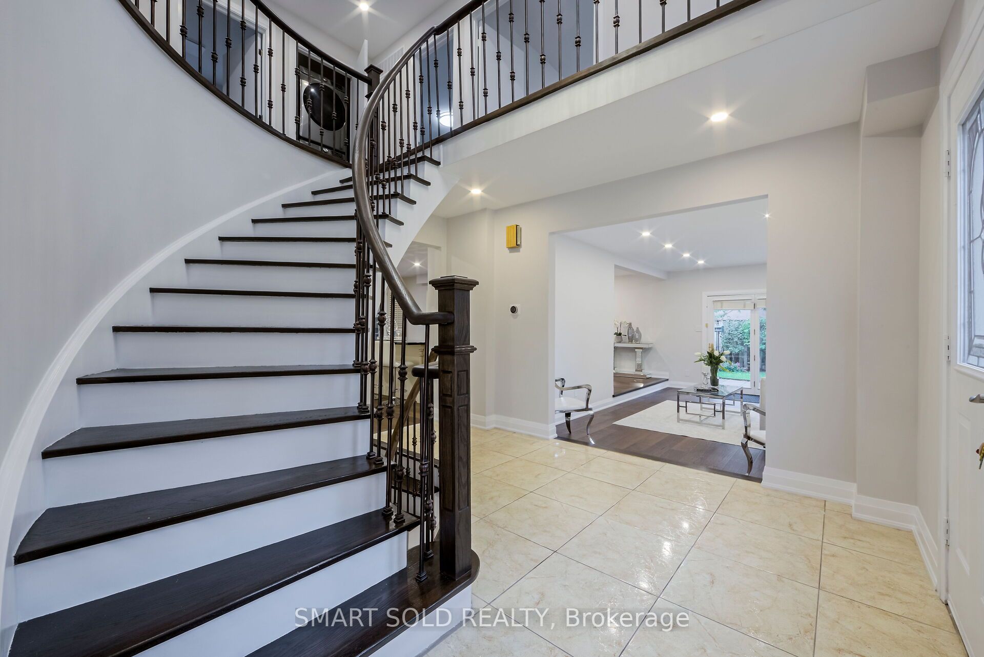 1 Tiffany Gate Property Photo 3