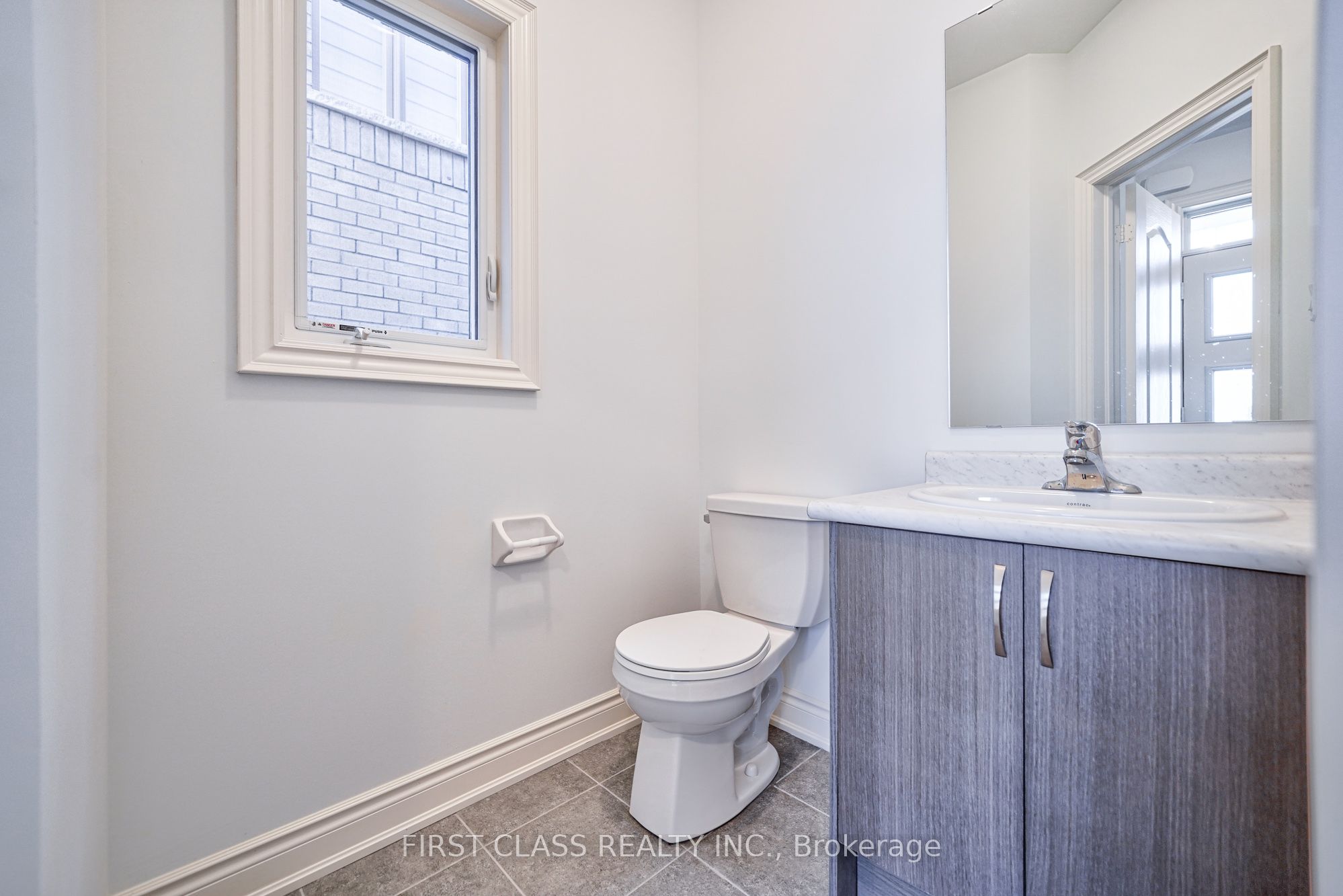 325 Boundary Boulevard Property Photo 3