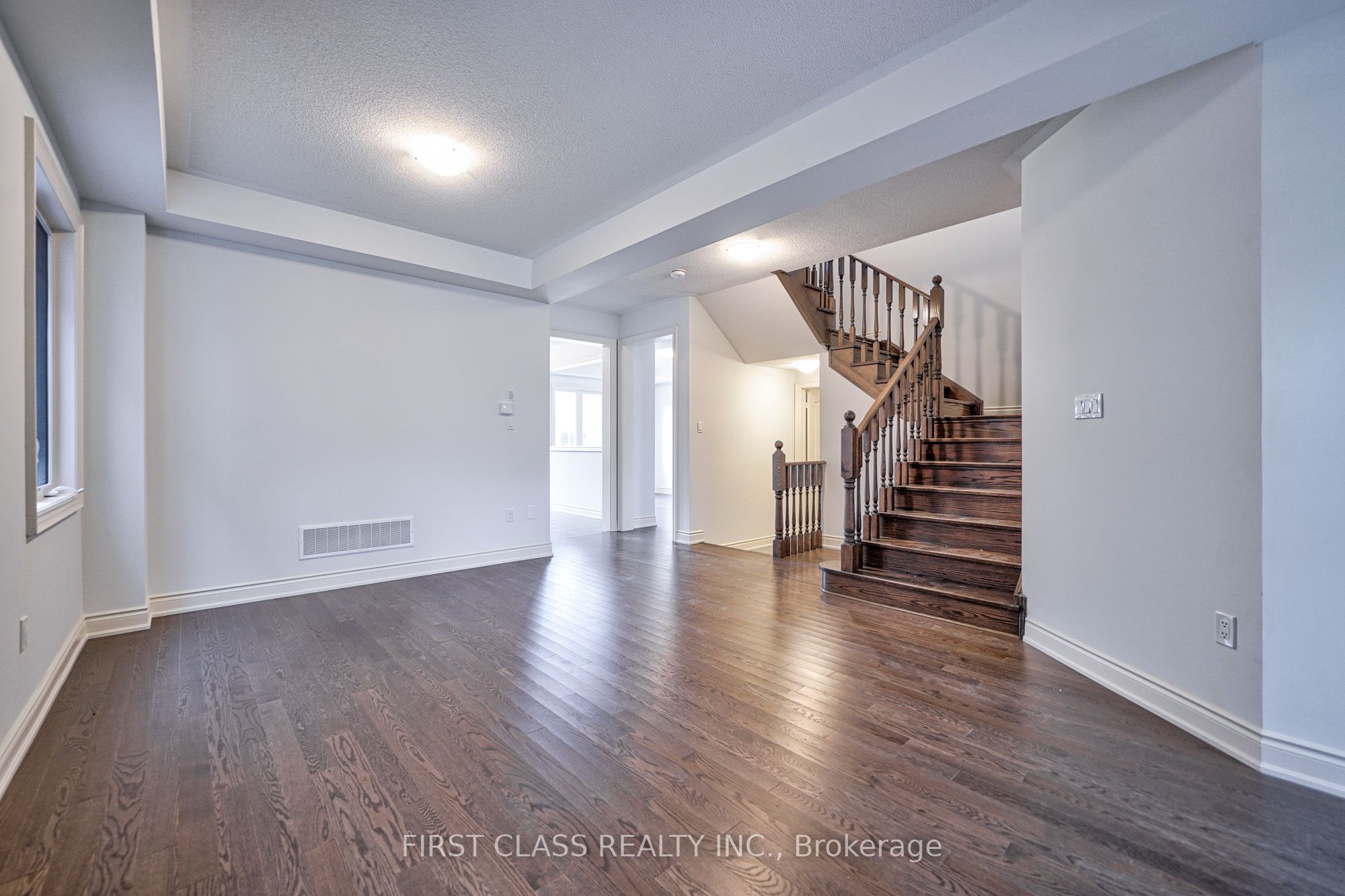 325 Boundary Boulevard Property Photo 4