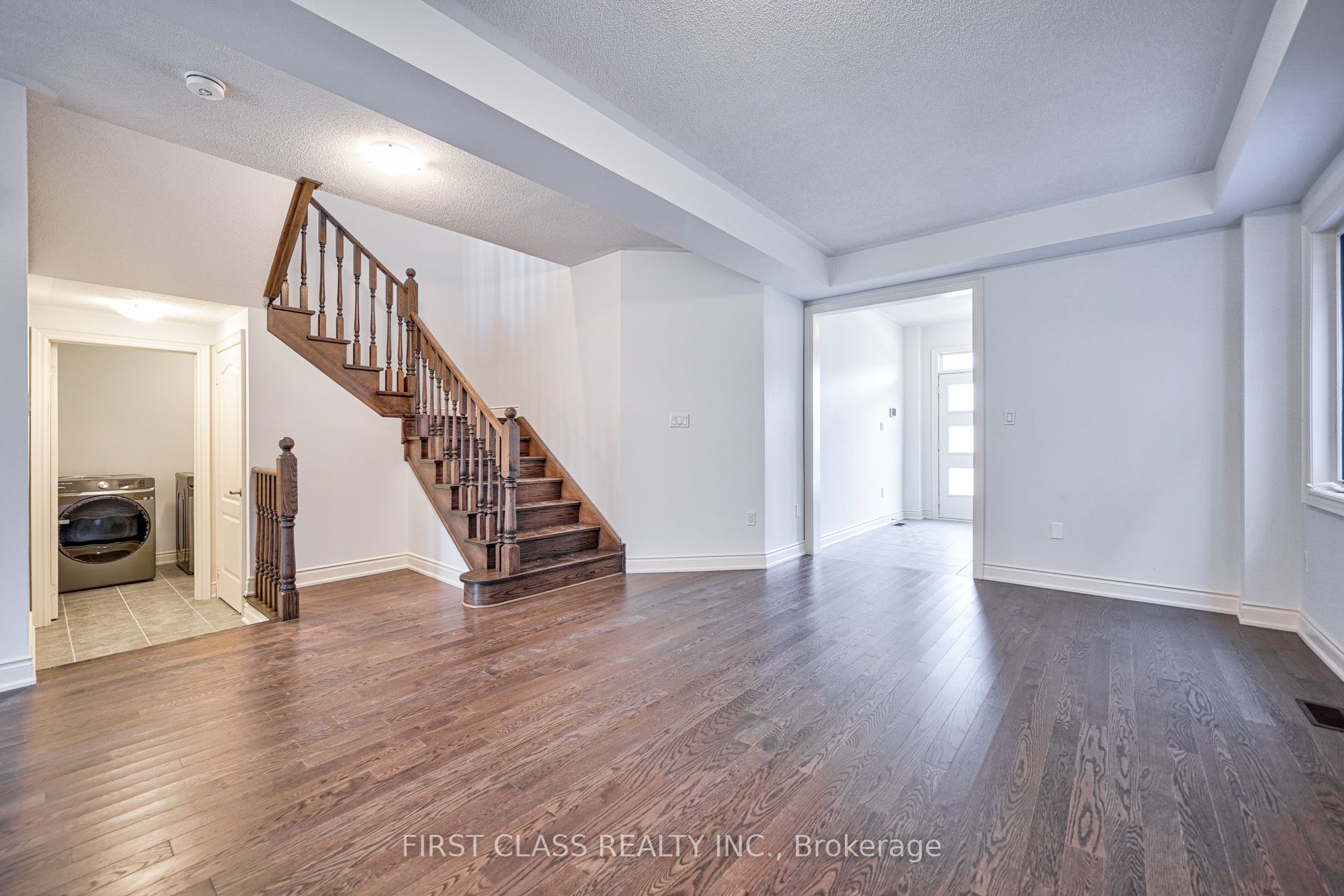 325 Boundary Boulevard Property Photo 5