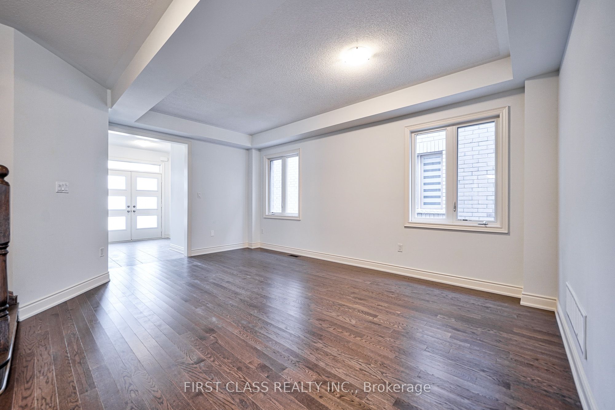 325 Boundary Boulevard Property Photo 6