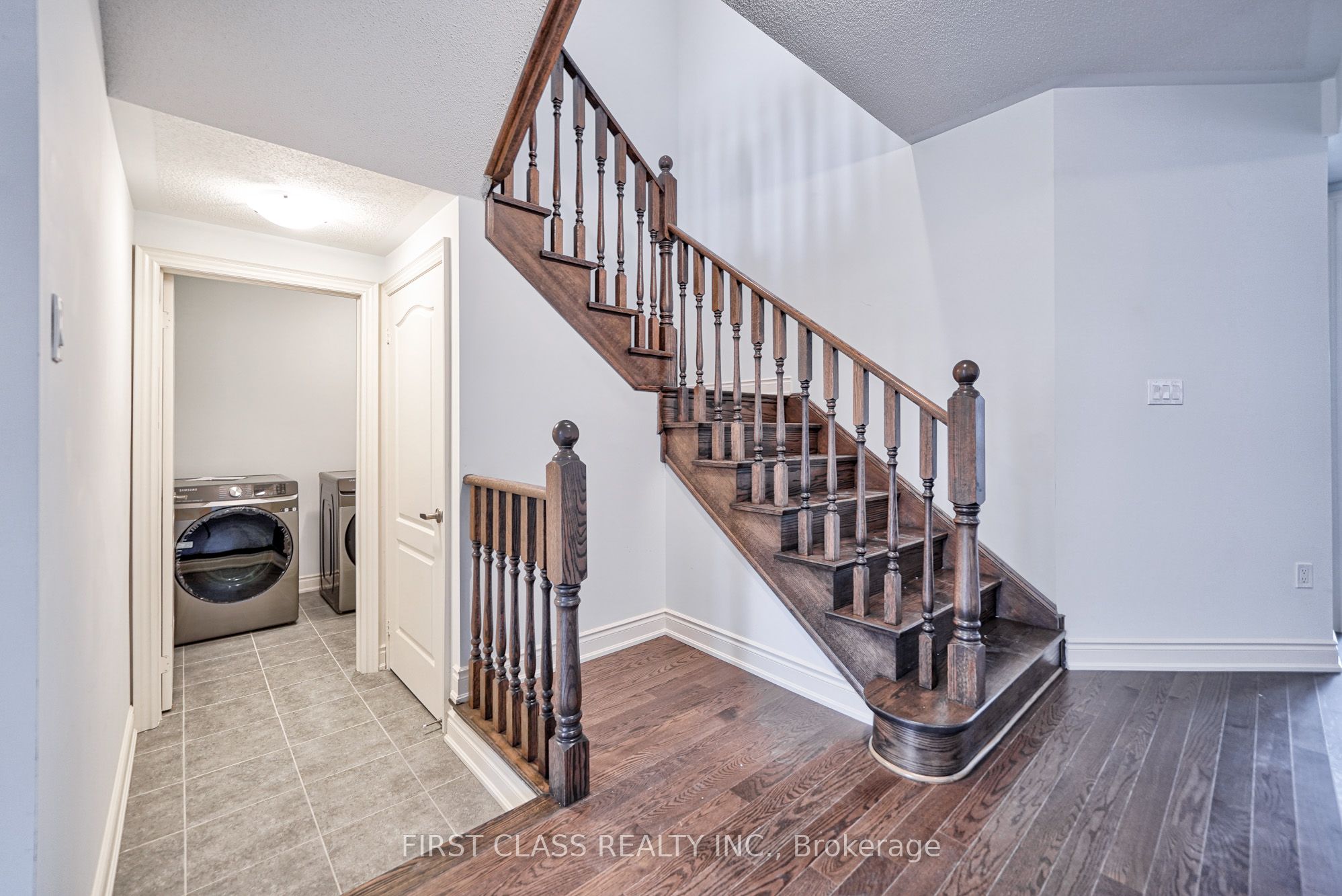 325 Boundary Boulevard Property Photo 7
