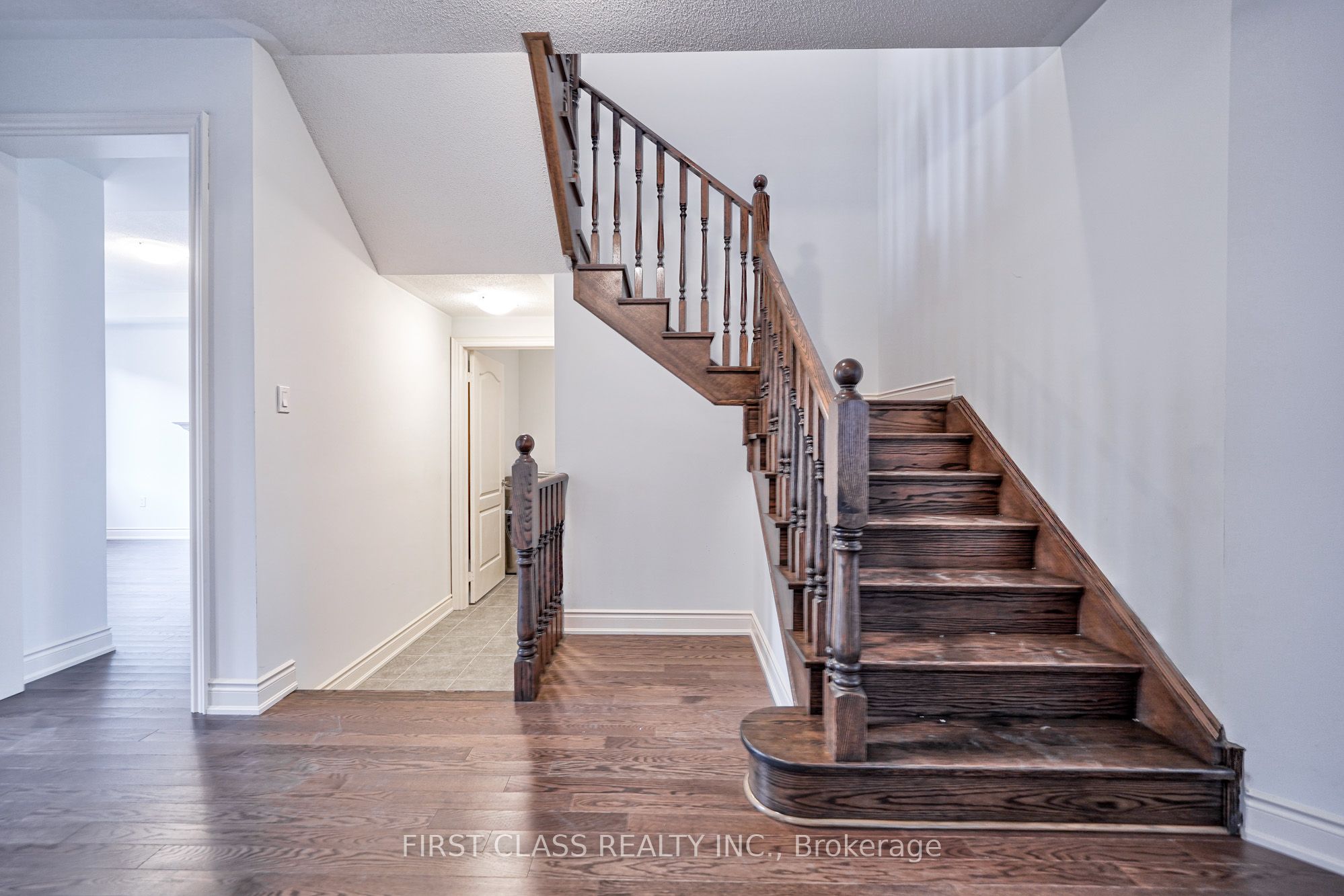 325 Boundary Boulevard Property Photo 8