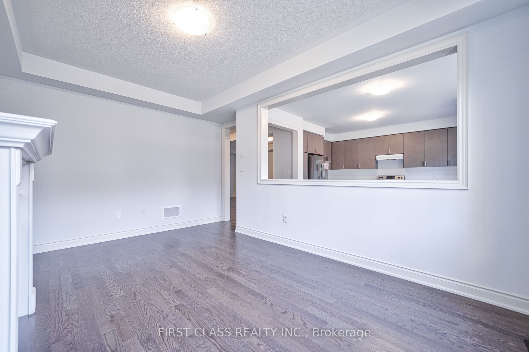 325 Boundary Boulevard Property Photo 12