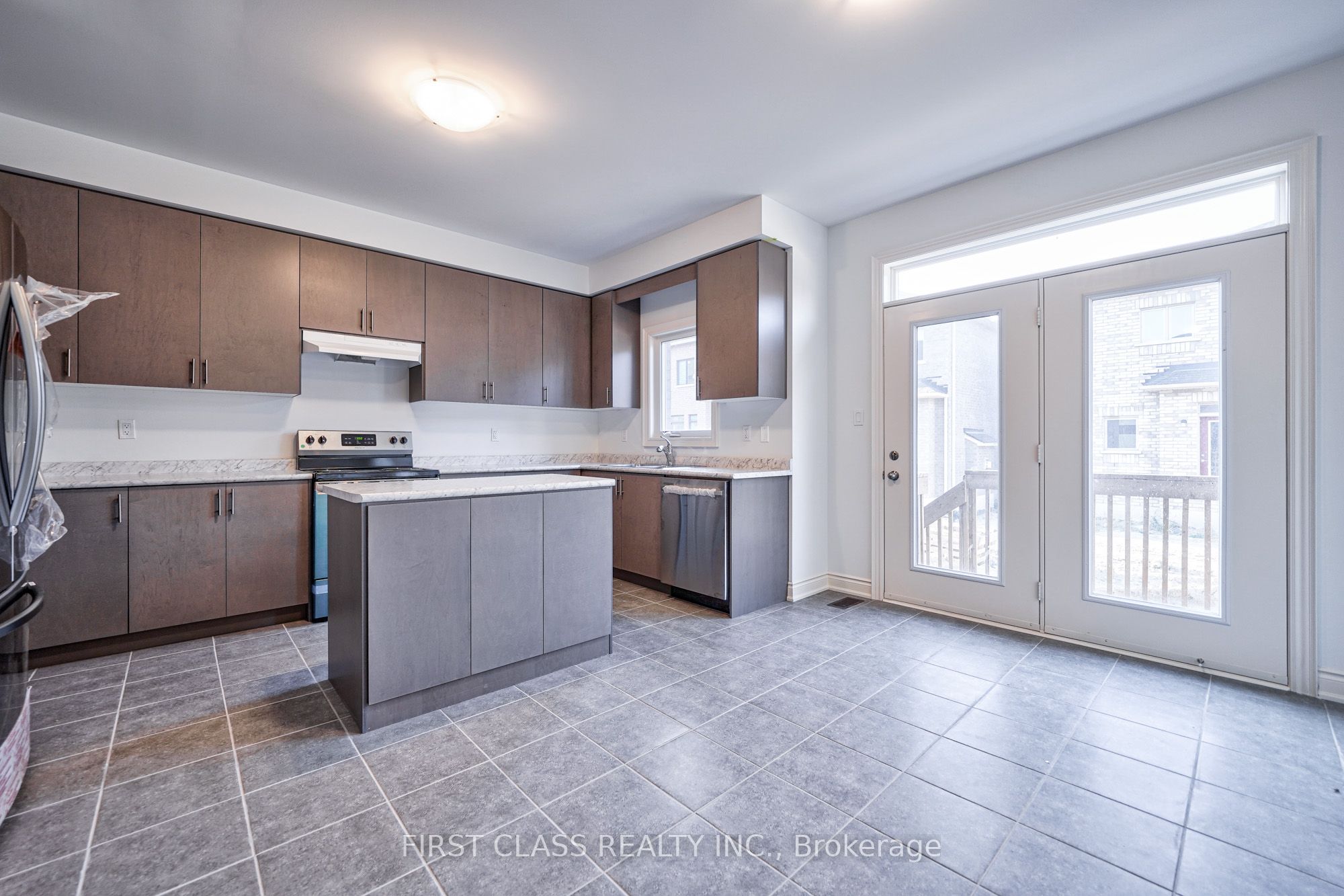 325 Boundary Boulevard Property Photo 13
