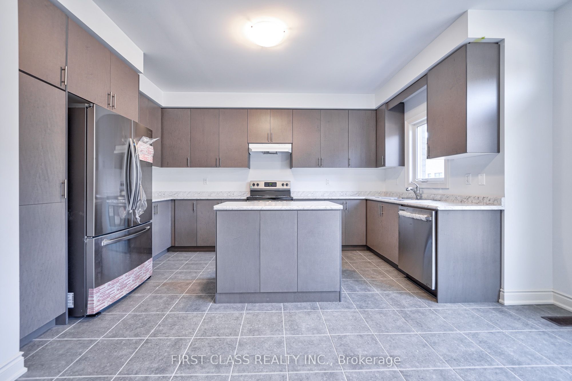 325 Boundary Boulevard Property Photo 14