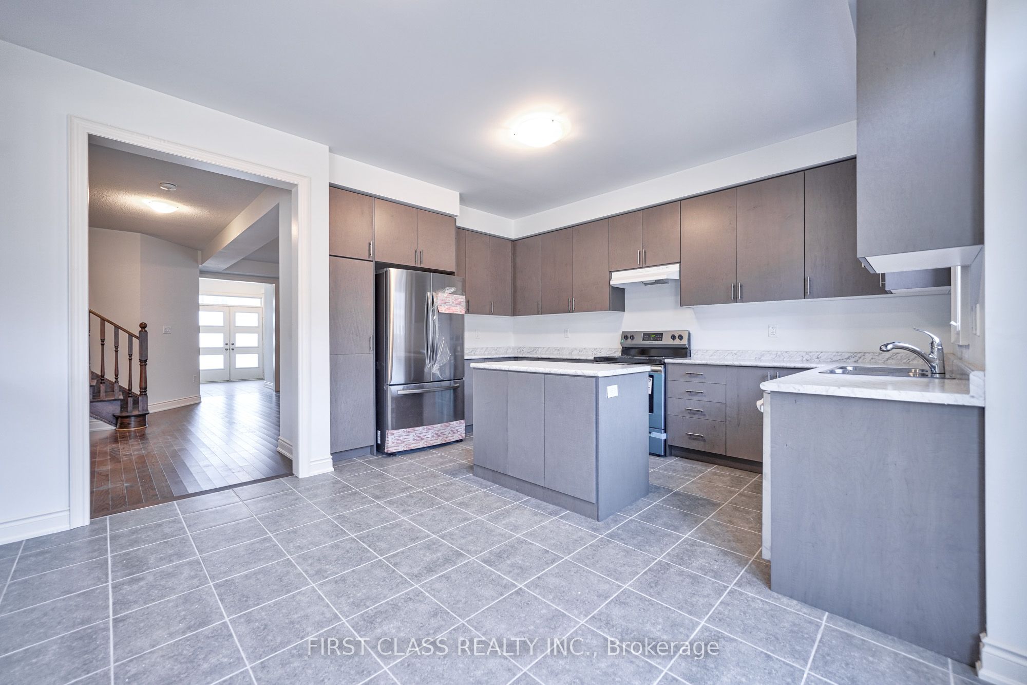 325 Boundary Boulevard Property Photo 15