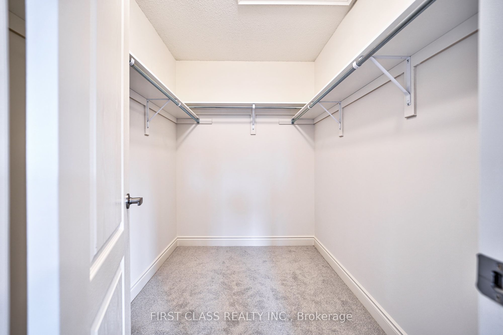 325 Boundary Boulevard Property Photo 22
