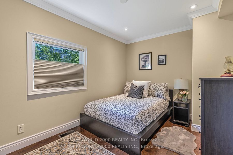 245 Lakeland Crescent Property Photo 8