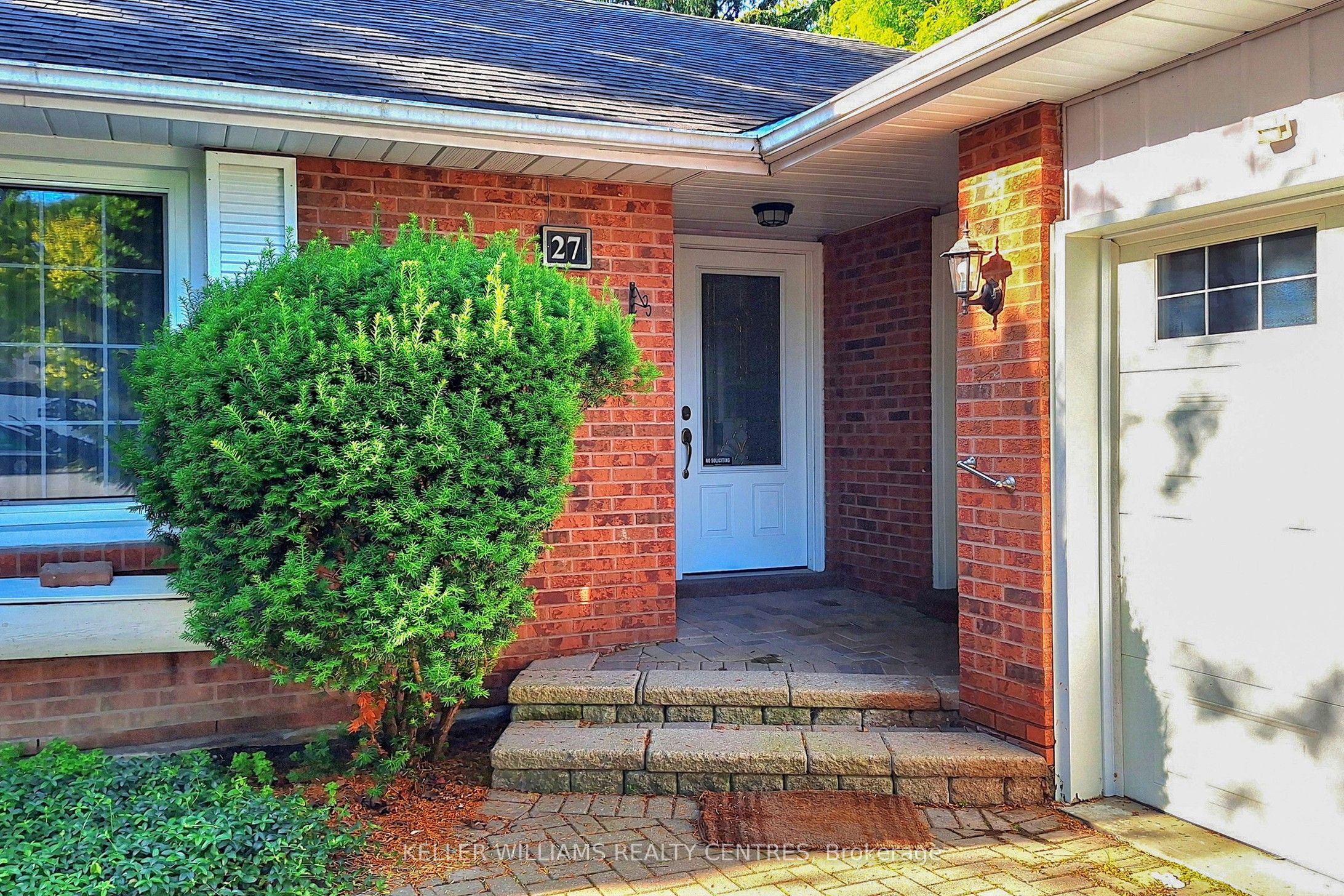 27 Hawthorne Lane Property Photo 8