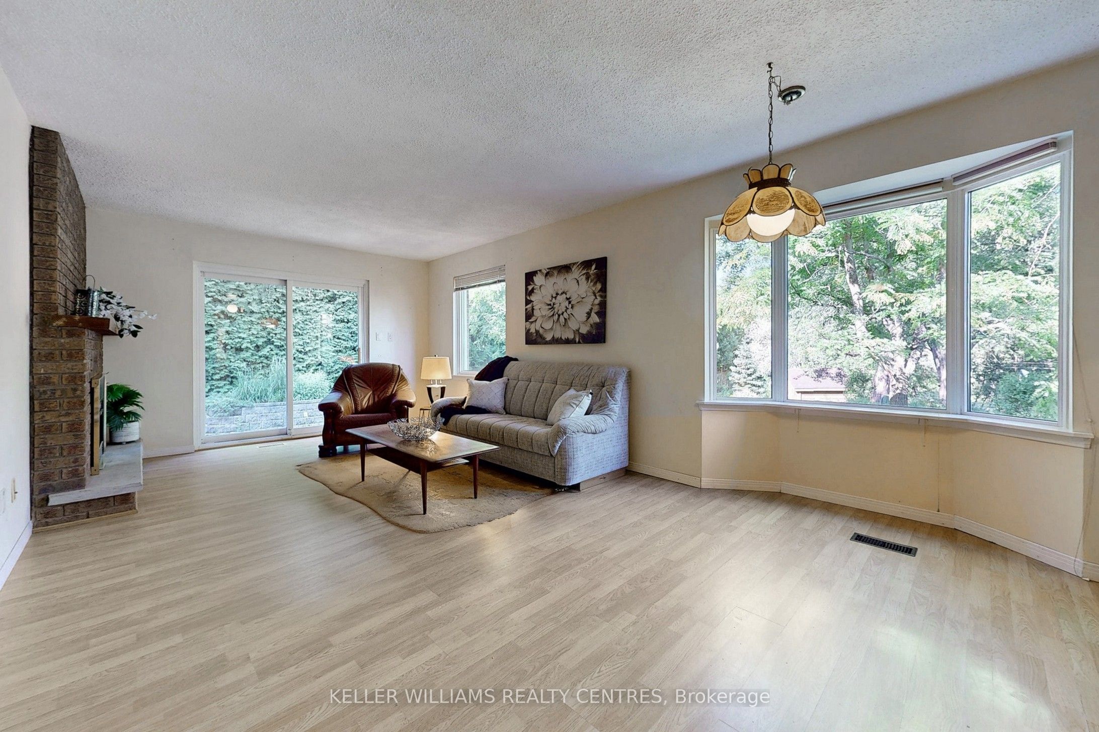 27 Hawthorne Lane Property Photo 12