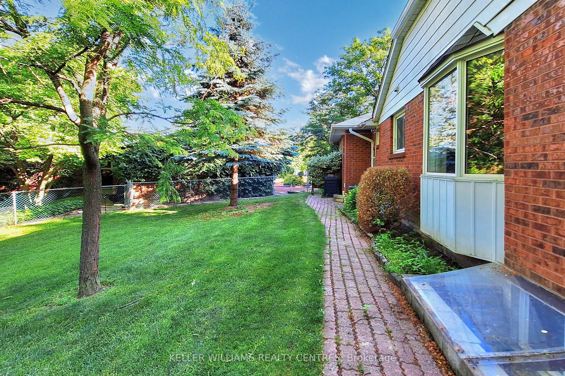 27 Hawthorne Lane Property Photo 30