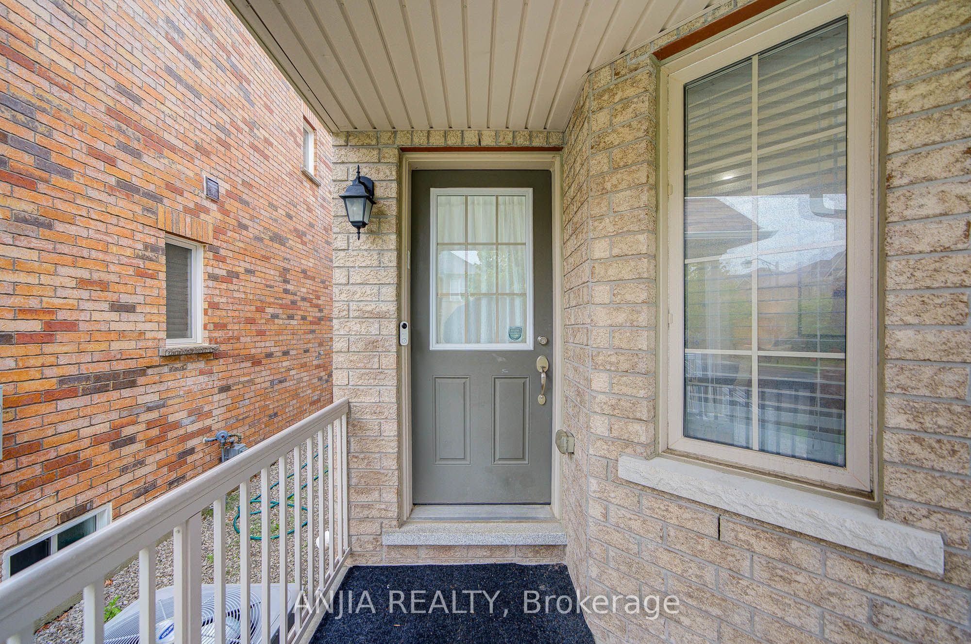 719 Hammersly Boulevard Property Photo 2