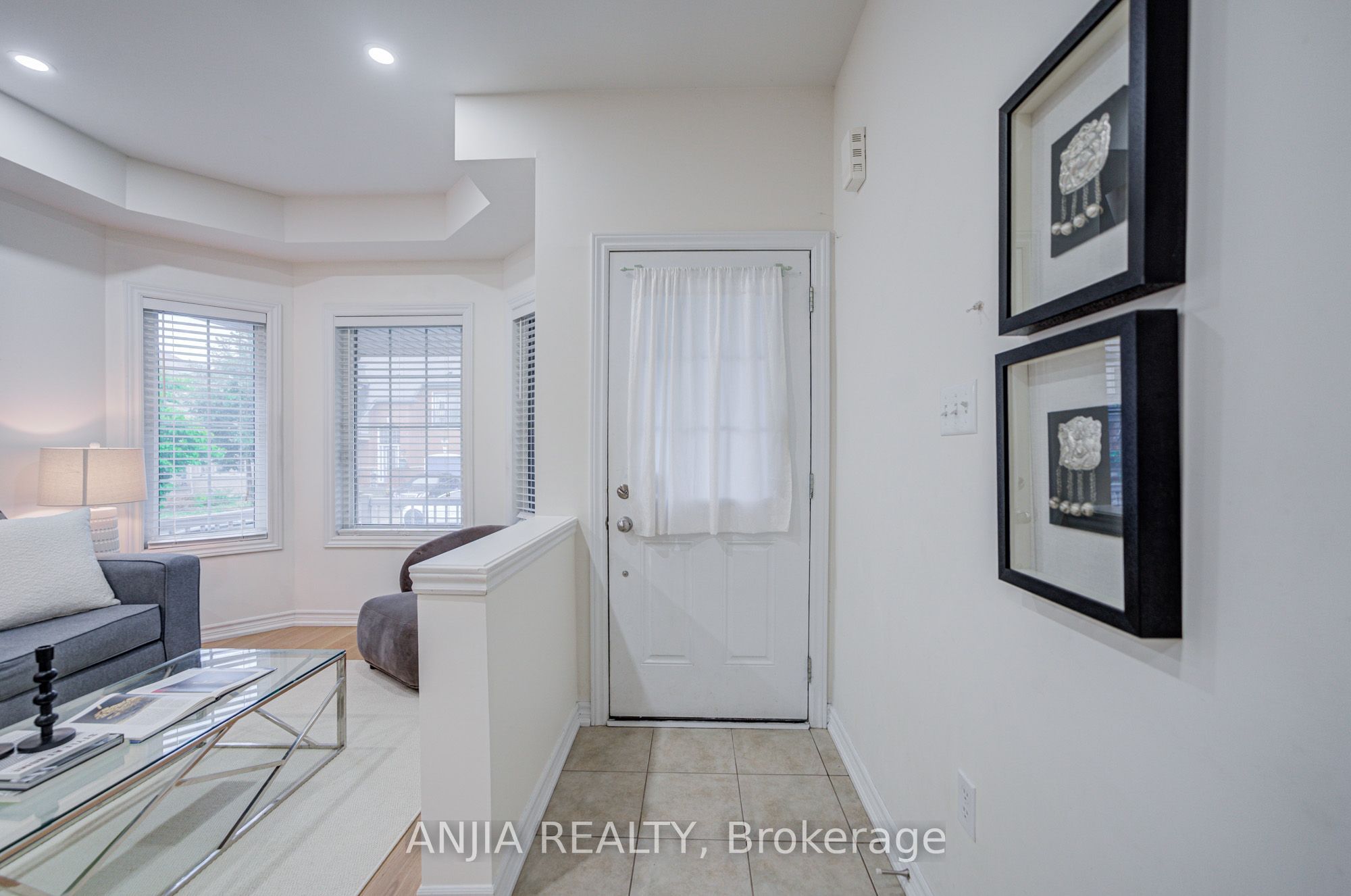 719 Hammersly Boulevard Property Photo 3