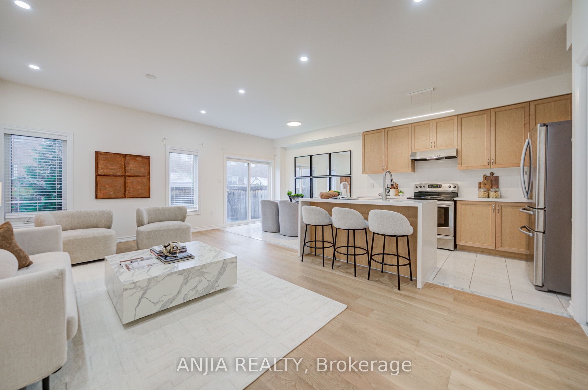 719 Hammersly Boulevard Property Photo 8