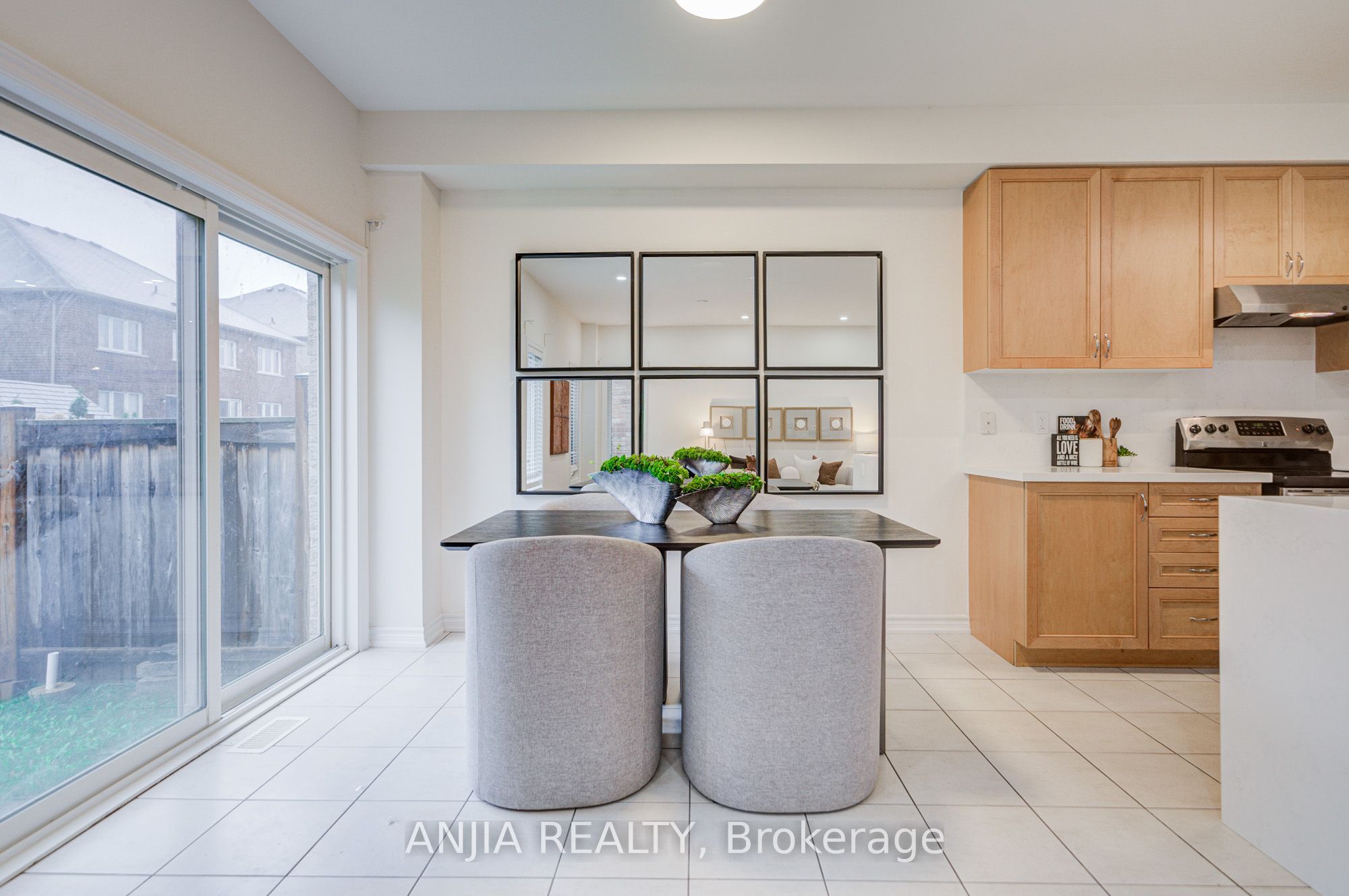 719 Hammersly Boulevard Property Photo 12