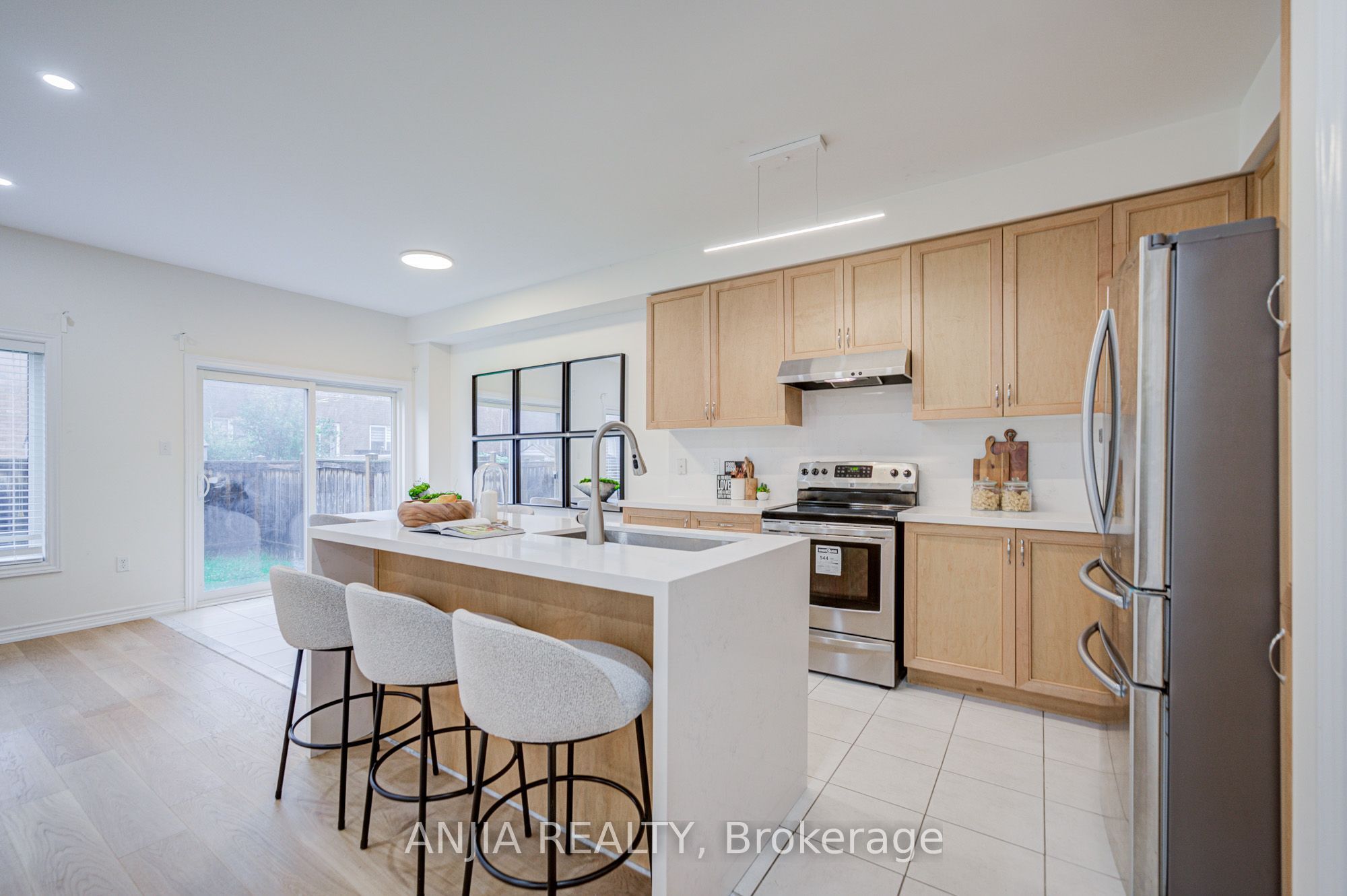 719 Hammersly Boulevard Property Photo 15