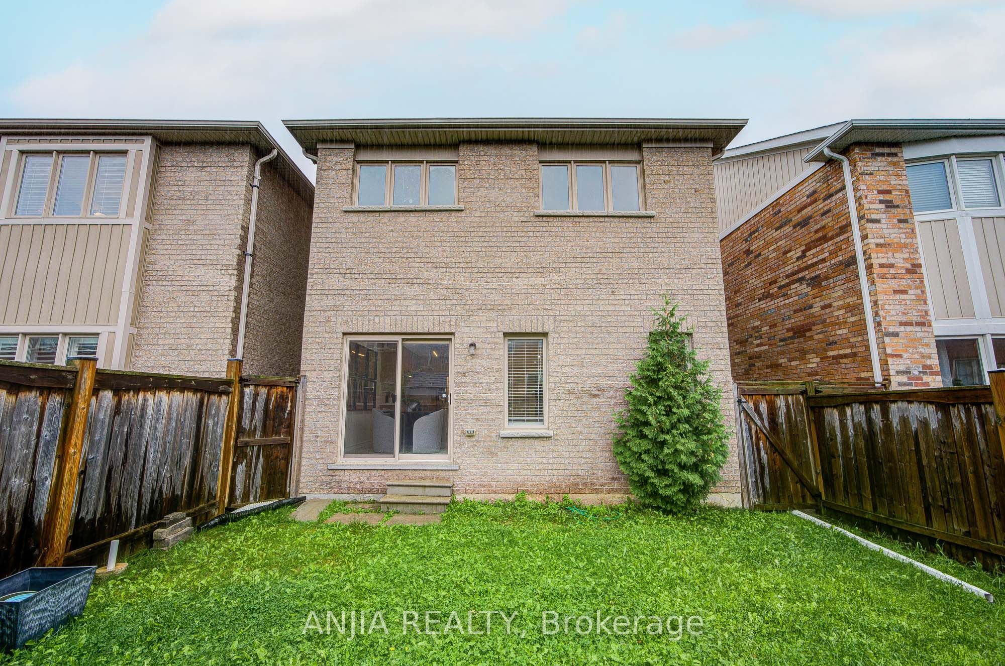 719 Hammersly Boulevard Property Photo 21