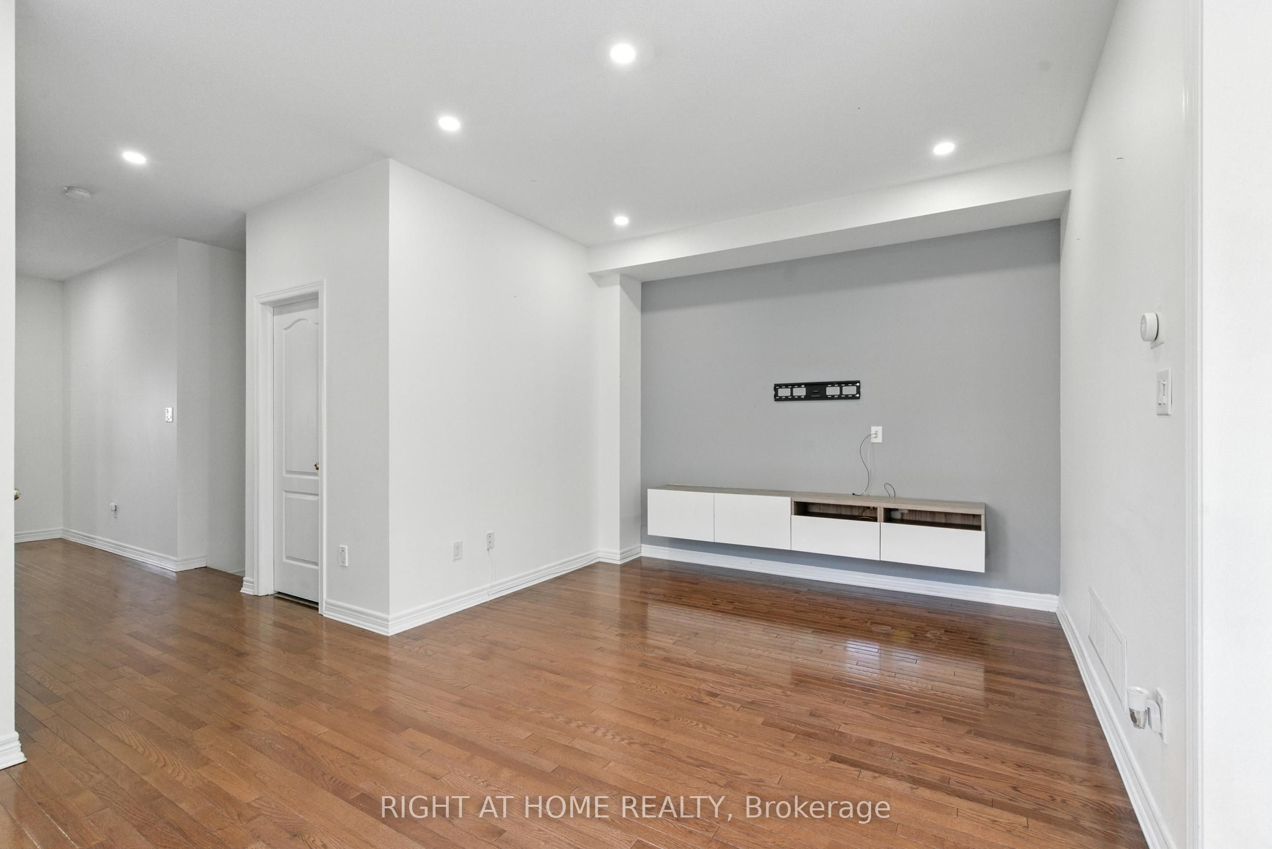 215 Canada Drive Property Photo 8