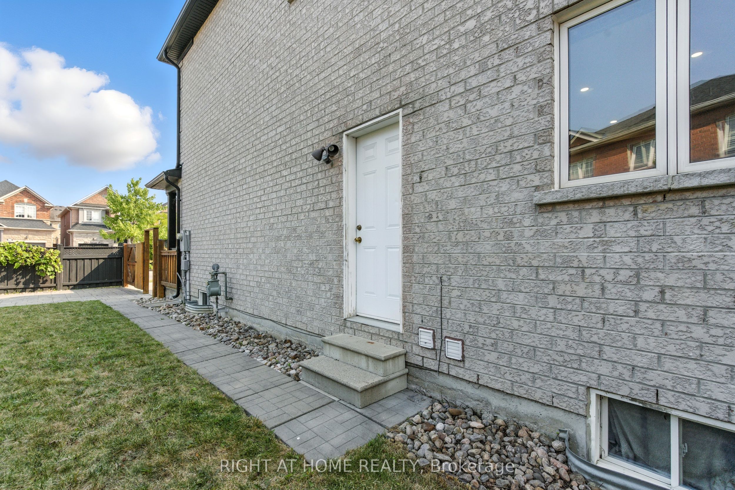 215 Canada Drive Property Photo 36