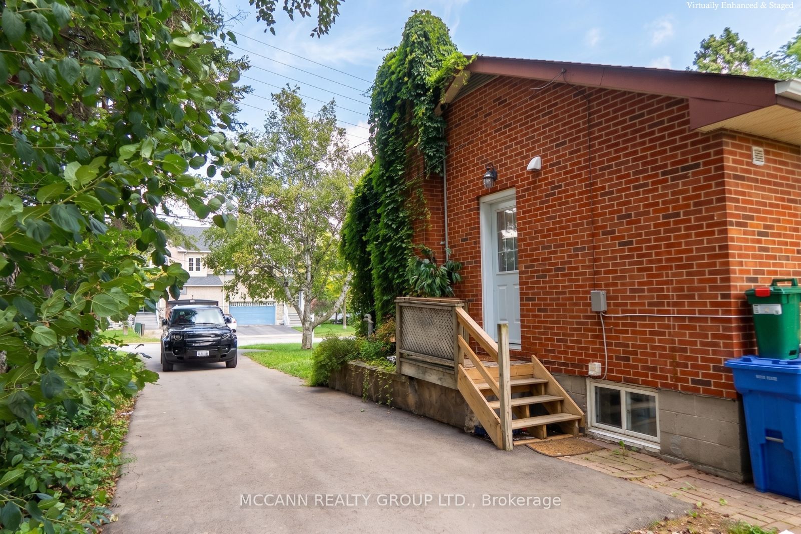 562 Mulock Court A Property Photo 2