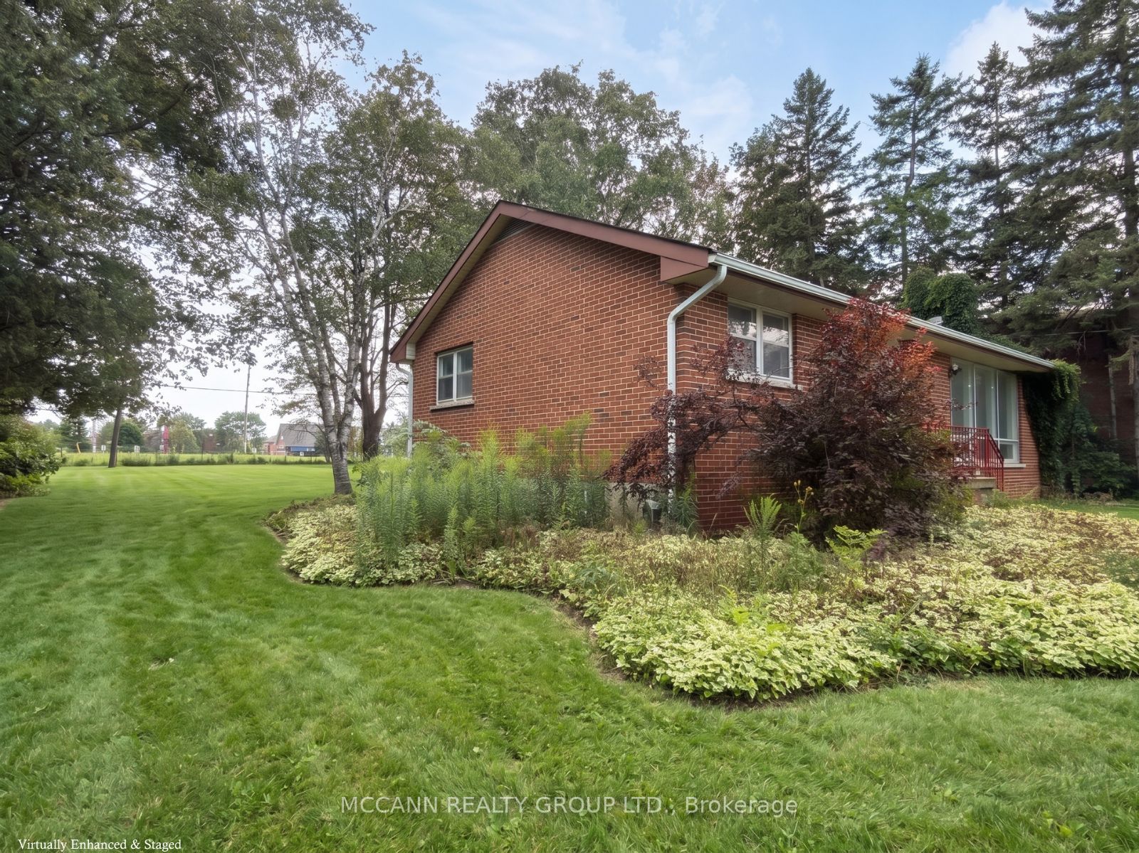 562 Mulock Court A Property Photo 4