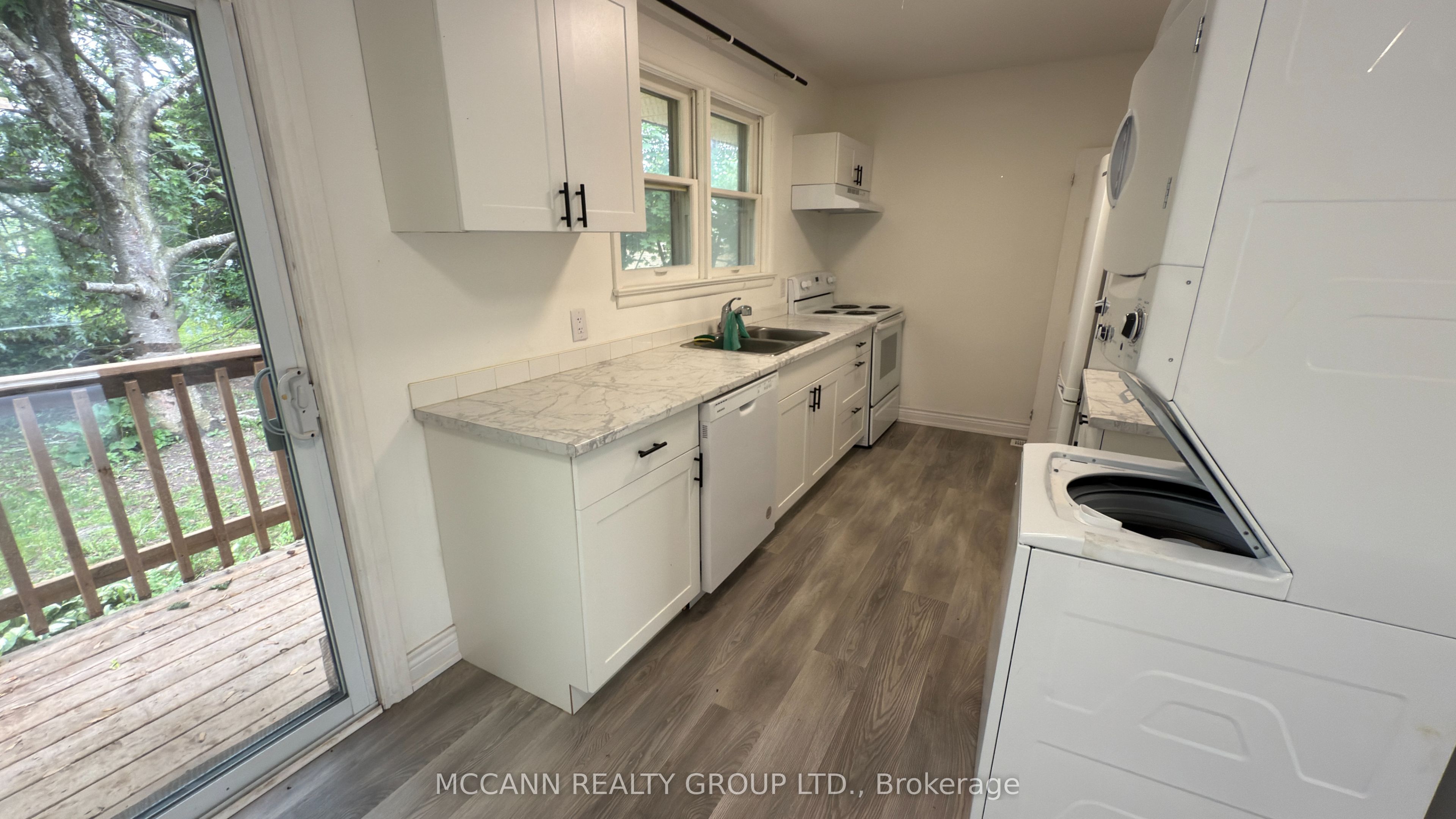 562 Mulock Court A Property Photo 9