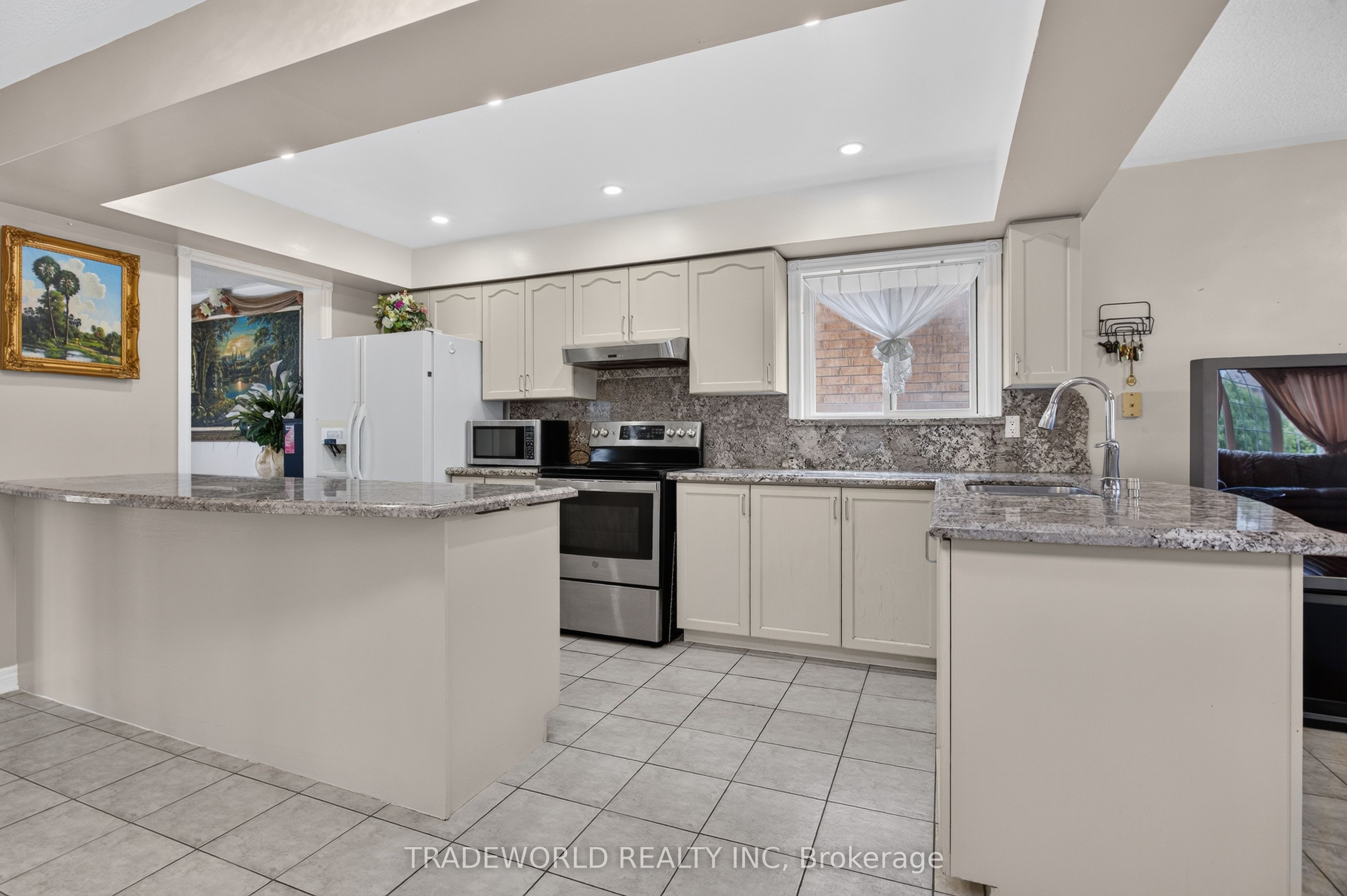 68 Grand Valley Boulevard Property Photo 6