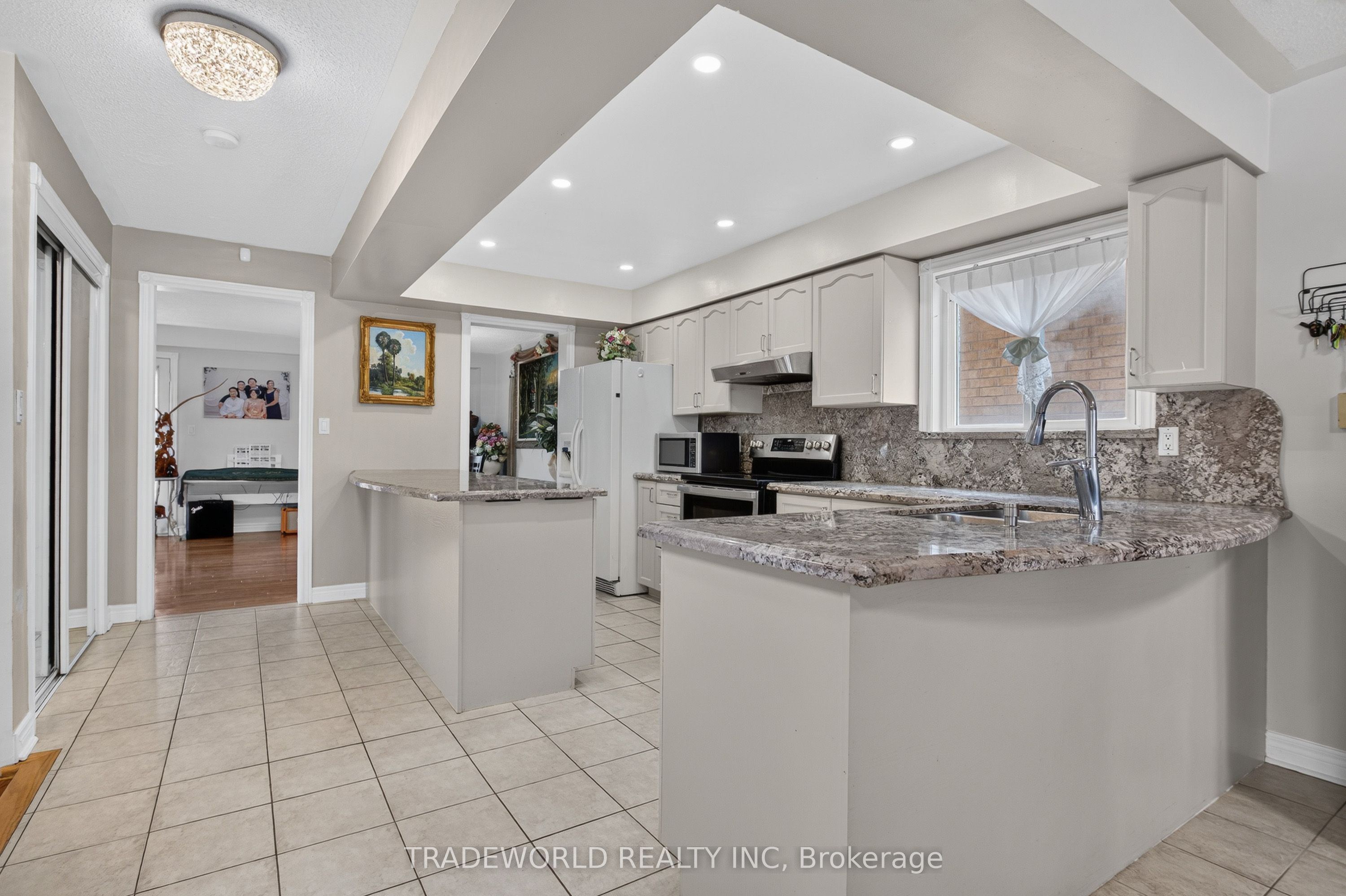 68 Grand Valley Boulevard Property Photo 7