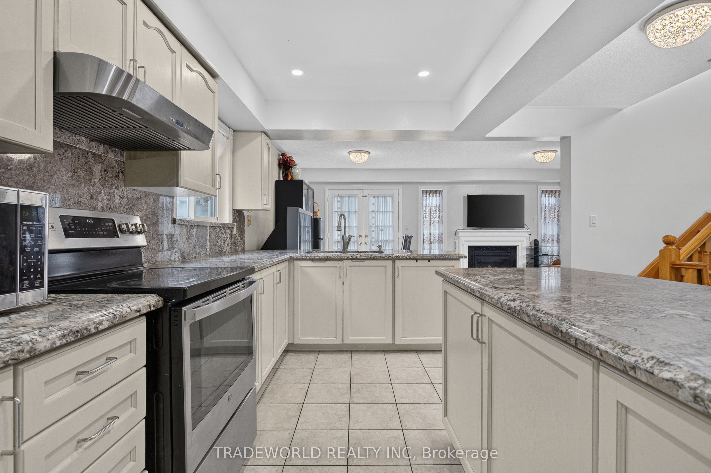 68 Grand Valley Boulevard Property Photo 8