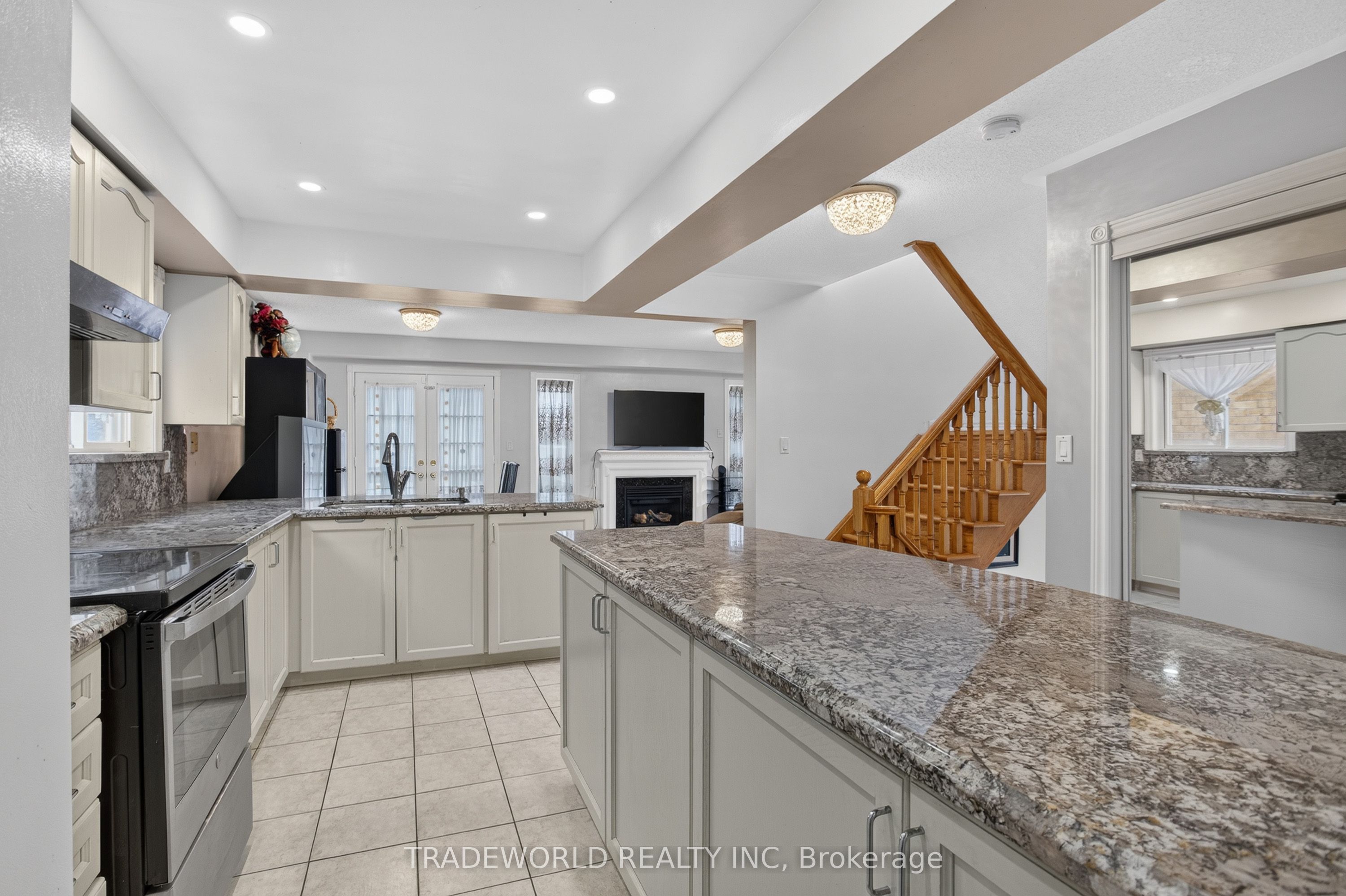 68 Grand Valley Boulevard Property Photo 9