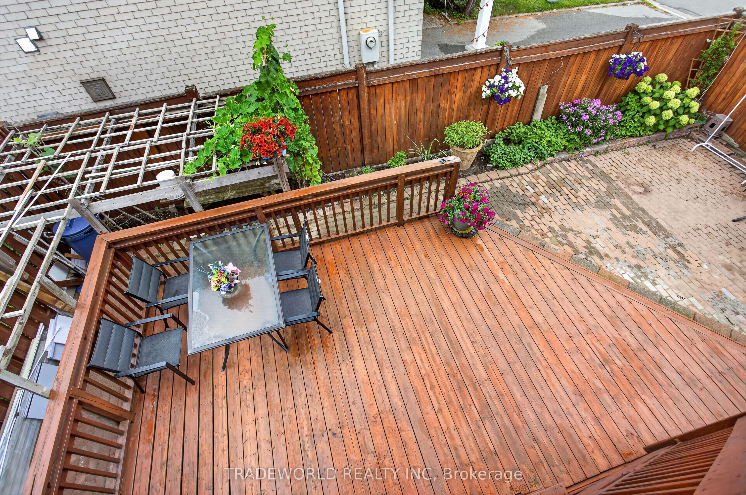 68 Grand Valley Boulevard Property Photo 41