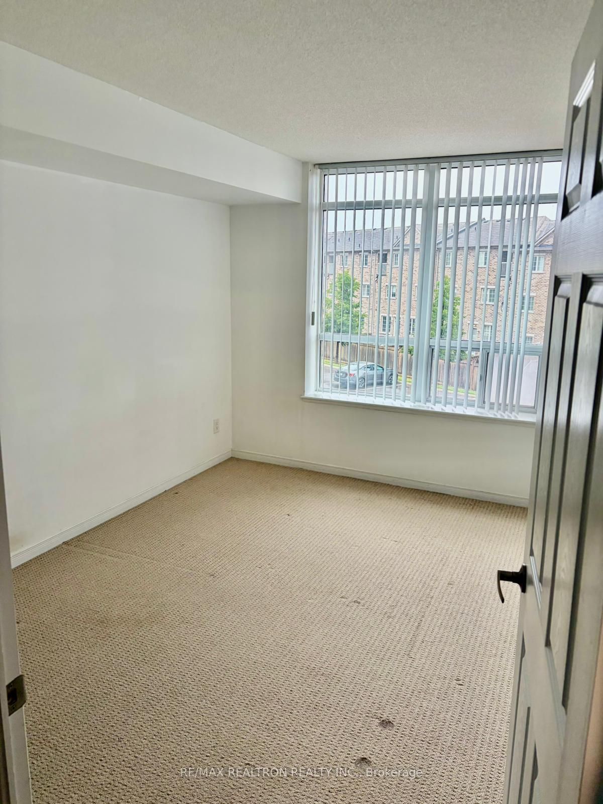73 King William Crescent 201 Property Photo 1